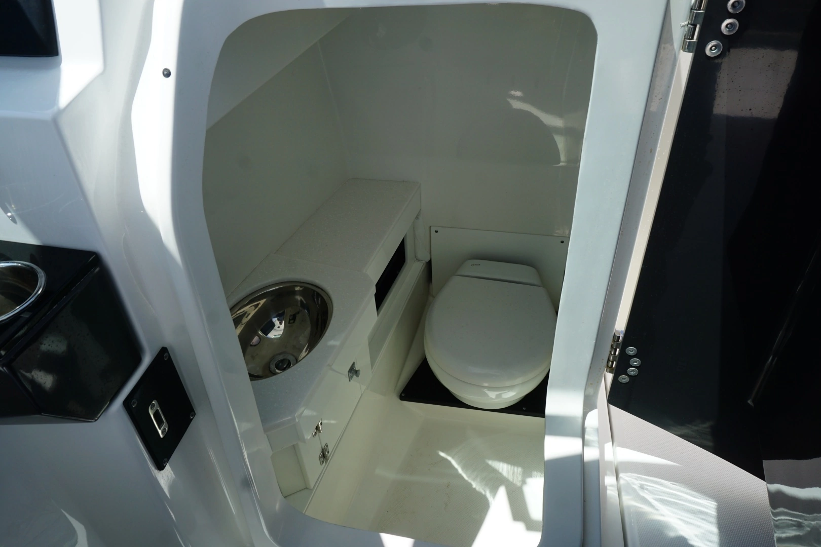 2023 Blackfin 272 DC - Image 15