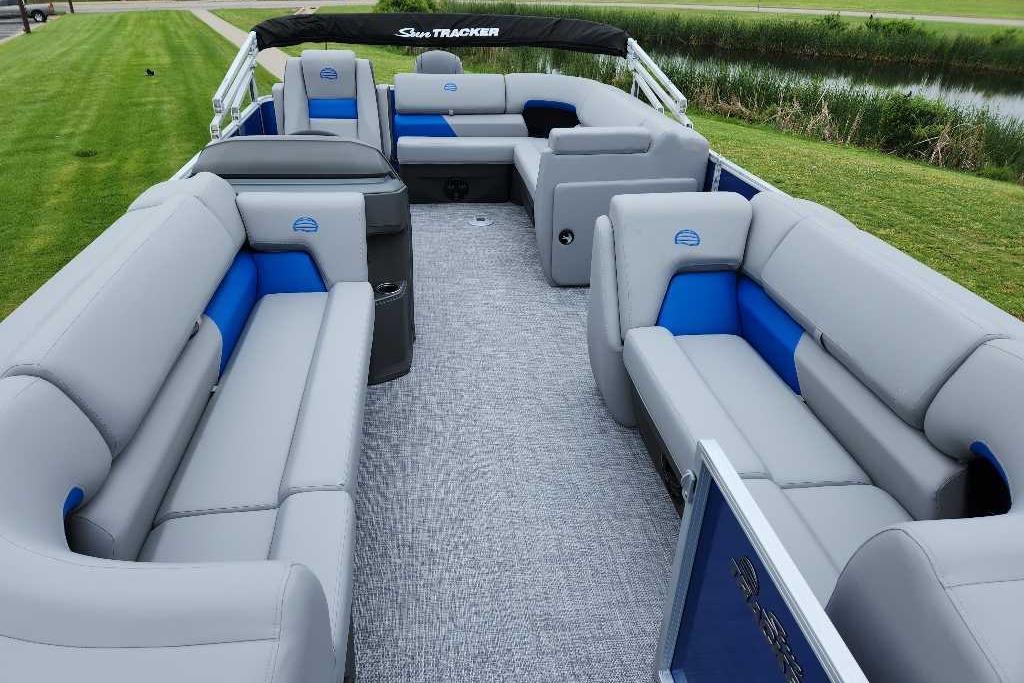 2026 Sun Tracker Party Barge 20 DLX with spacious seating and modern design.