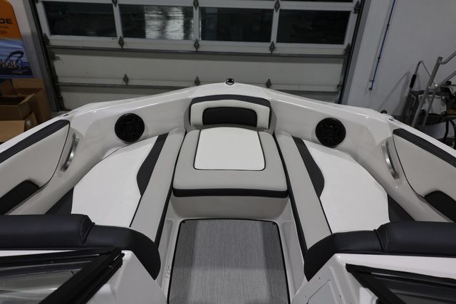 2026 Yamaha Boats AR 195 BOTH COLORS AVAILABLE - 19