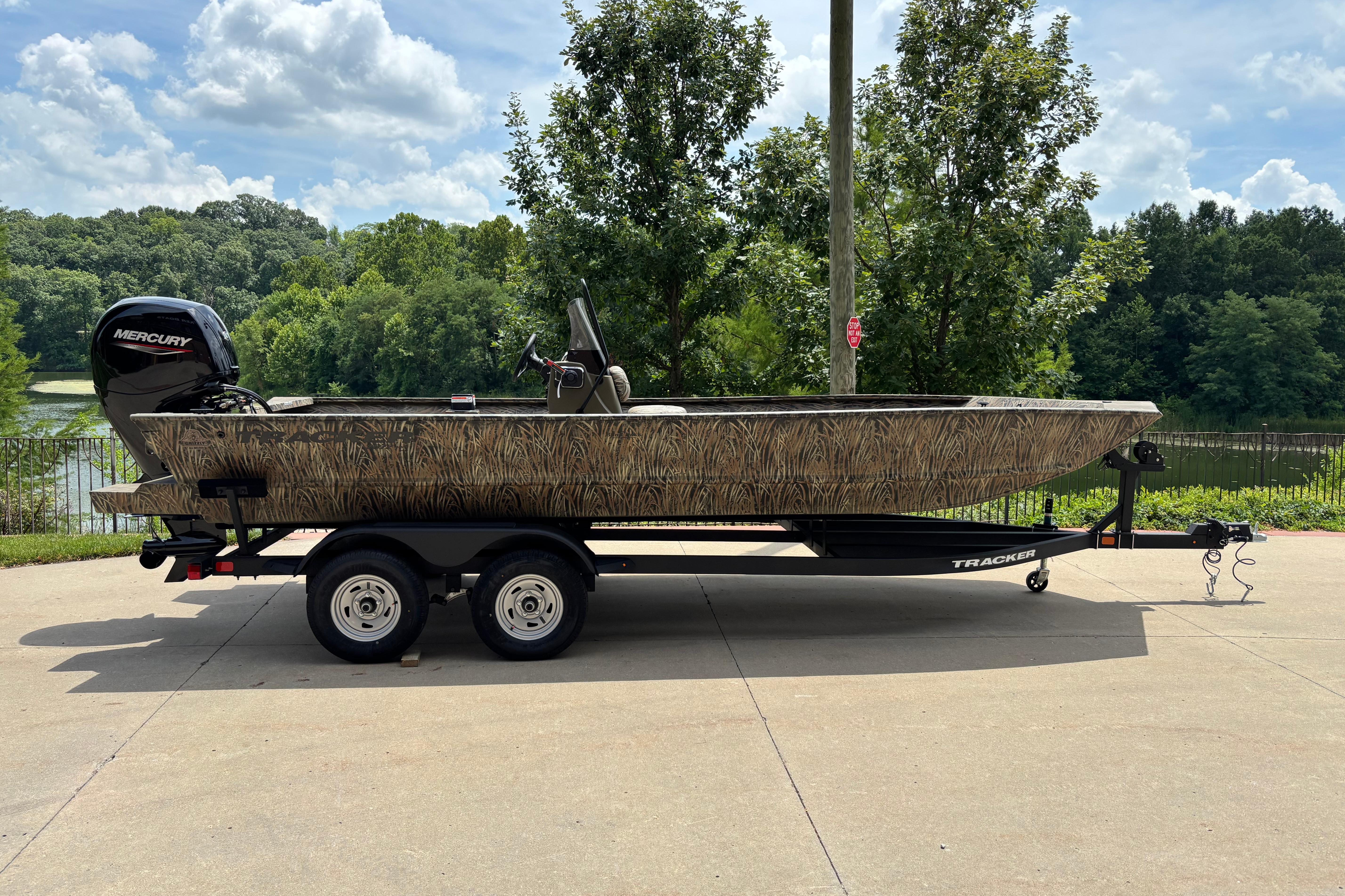 2026 Tracker Grizzly 2072 CC