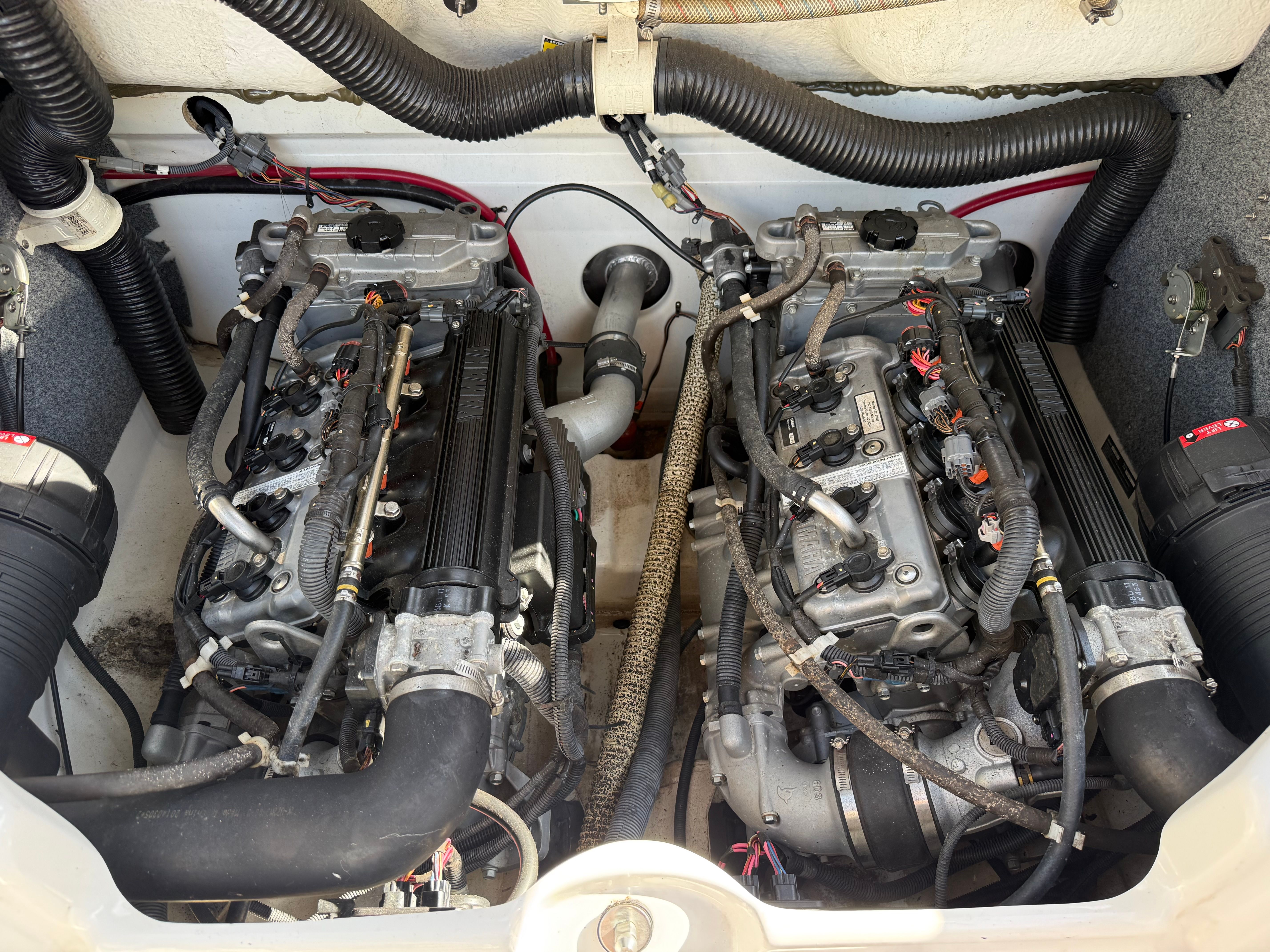 2015 Yamaha Boats AR210 - 11