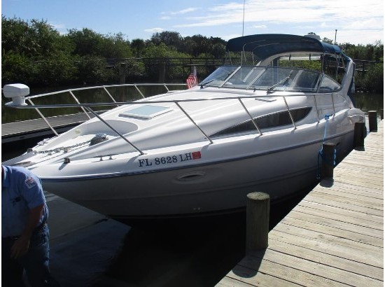 2000 Bayliner 3055 Ciera Sunbridge docked at a marina.