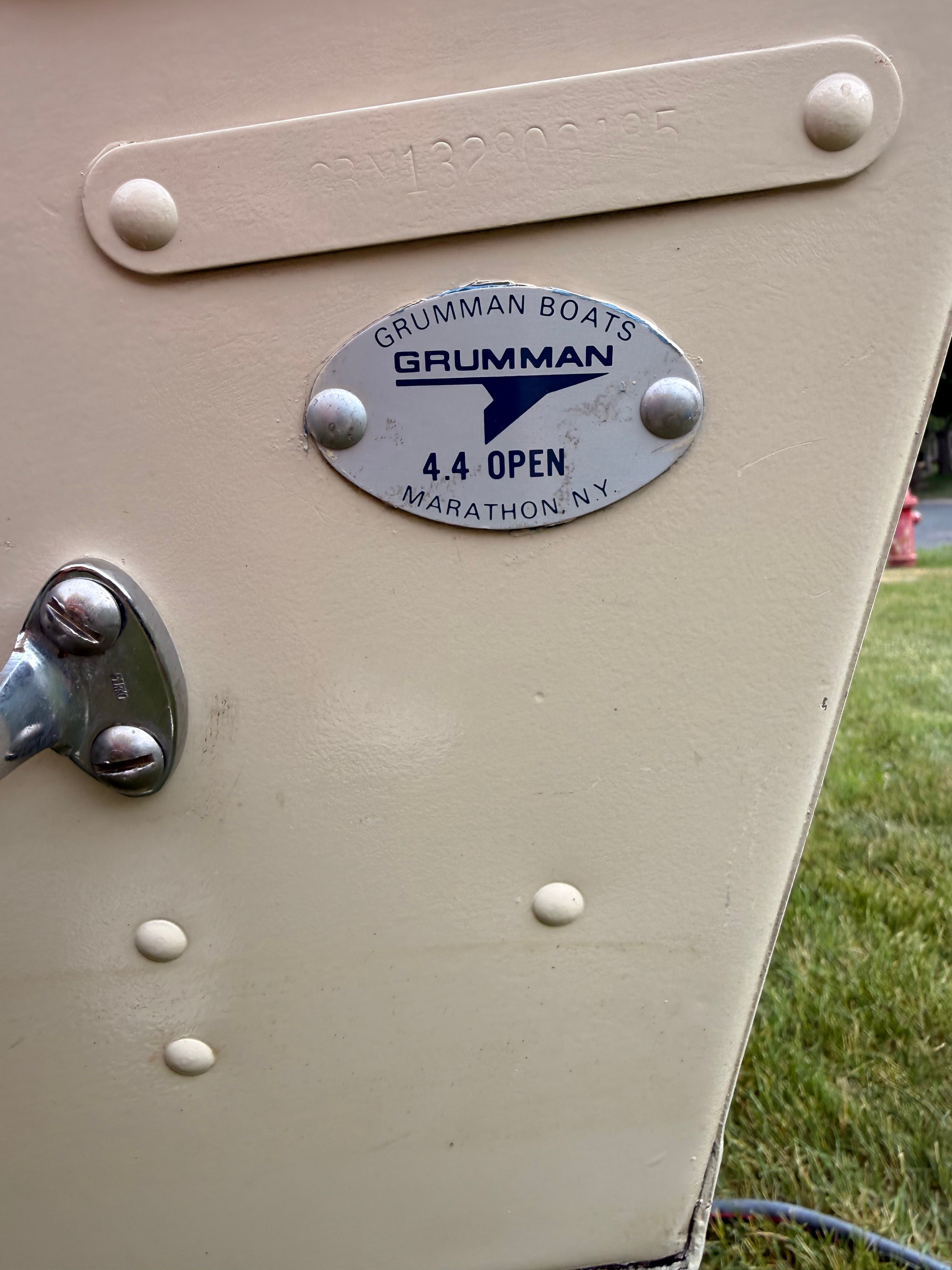 Grumman 4.4 Open boat plaque with manufacturer details.