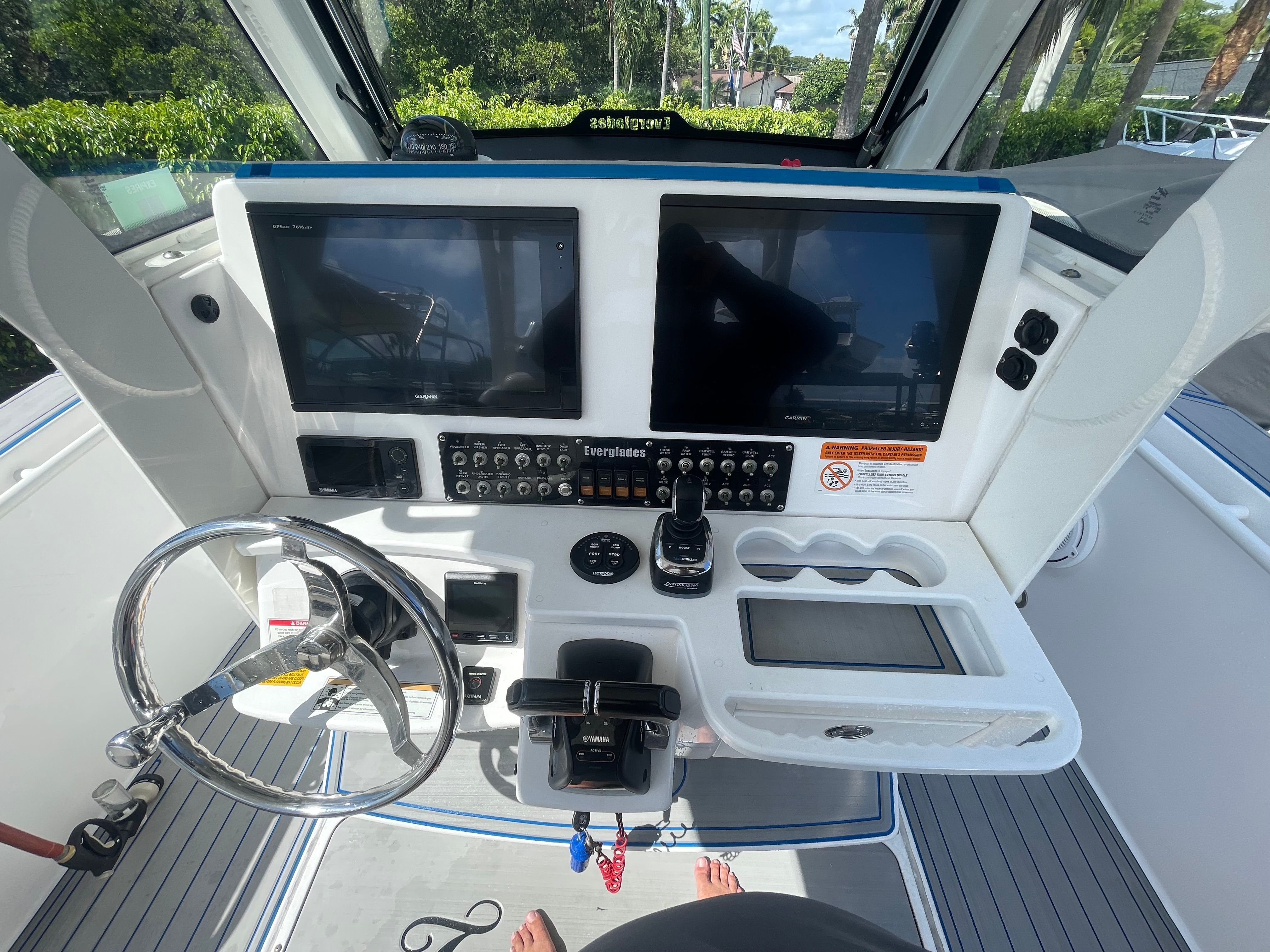 2017 Everglades 325 Center Console - 66