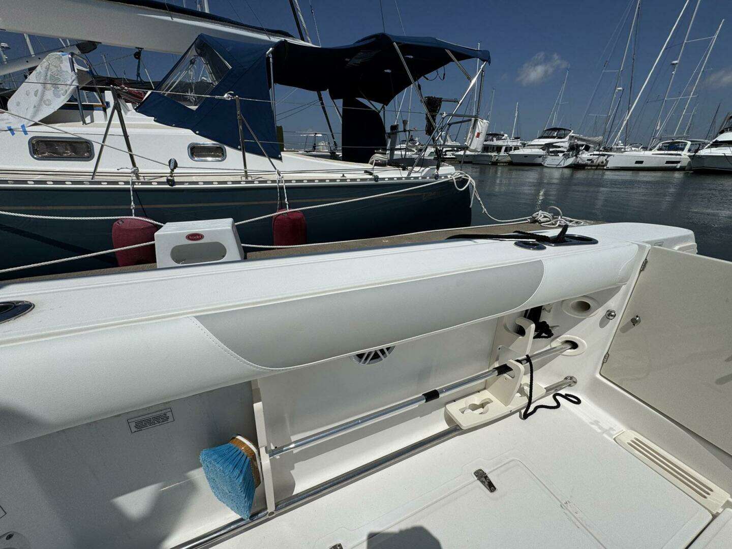 2011 Boston Whaler 305 Conquest - Image 19