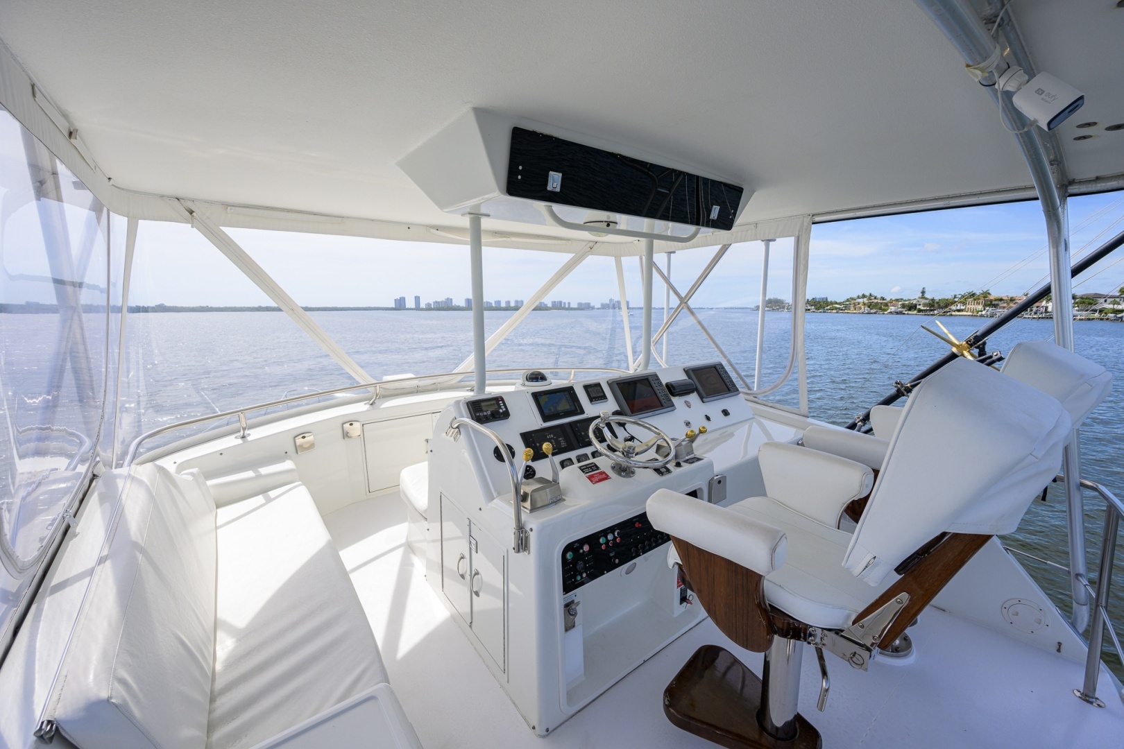 1992 Hatteras 46 Convertible - Image 6
