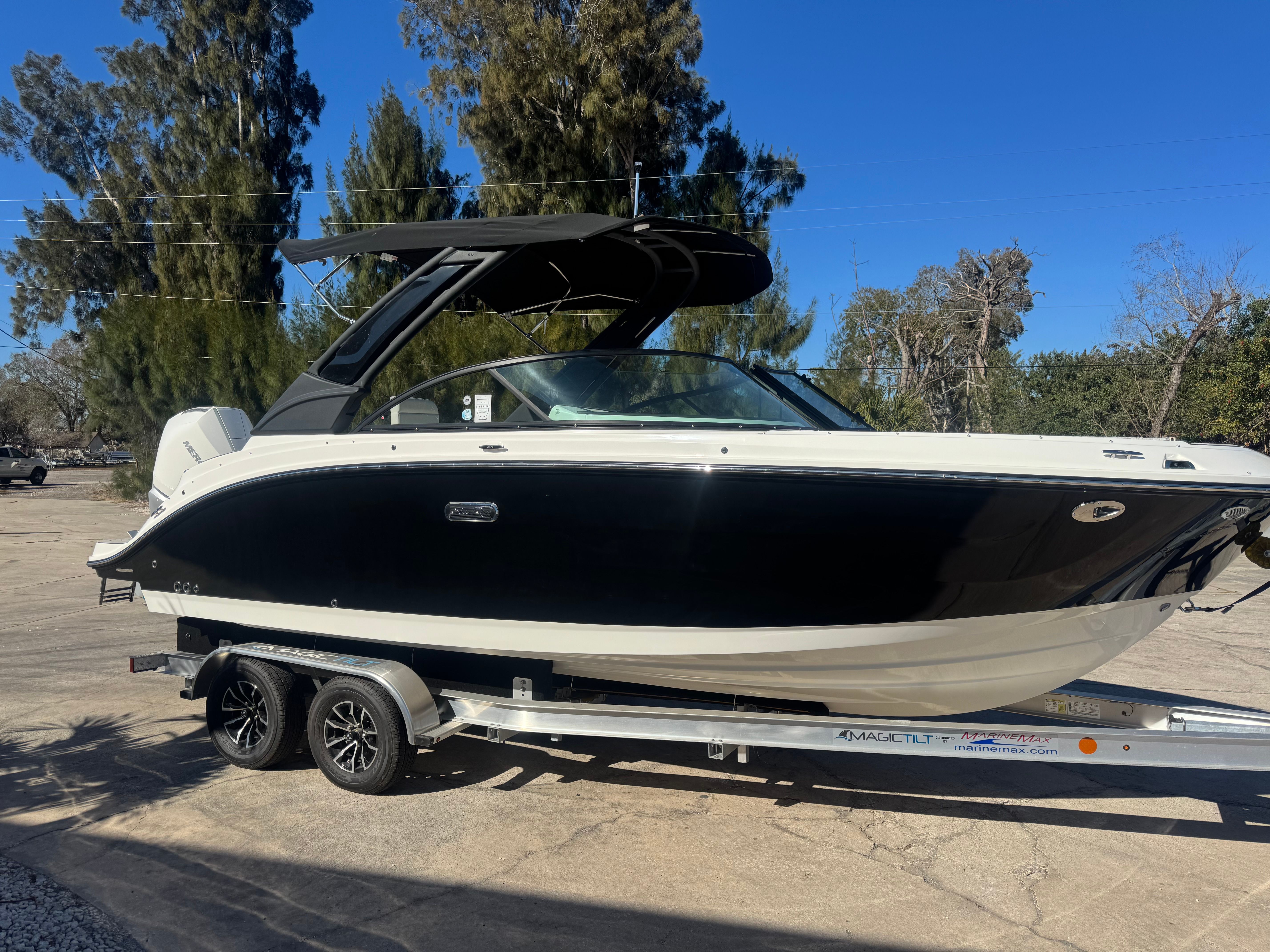 2026 Sea Ray SDX 230 Outboard