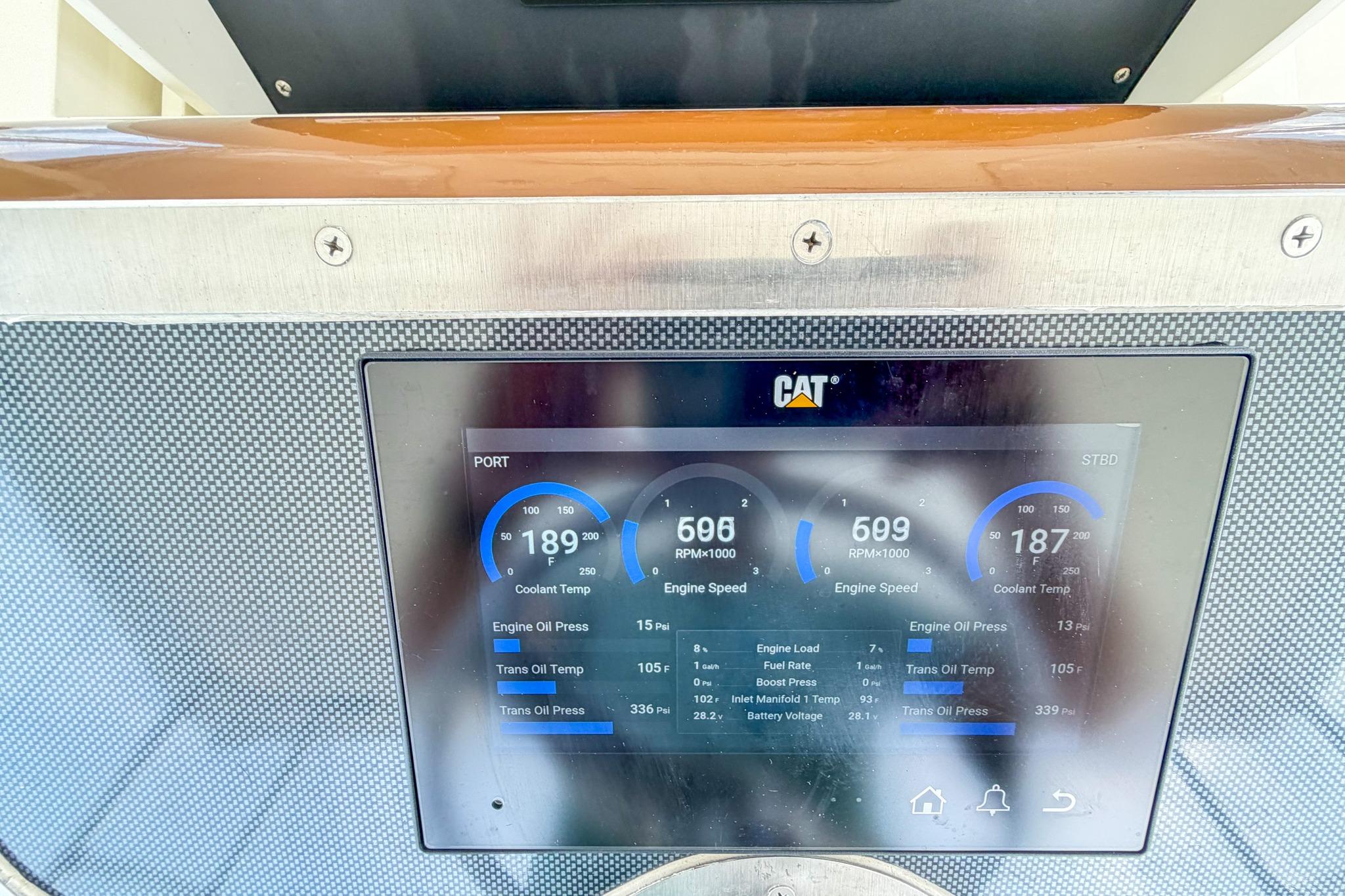Digital engine display on 1998 Blackwell Custom Carolina Sportfish, showing coolant temperature and engine speed.