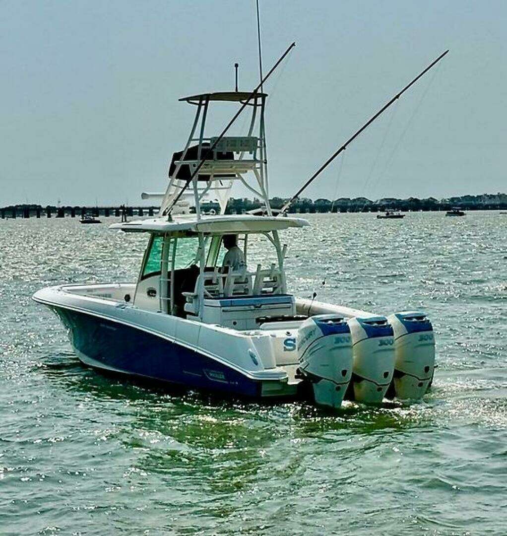 2014 Boston Whaler 350 Outrage - Image 7