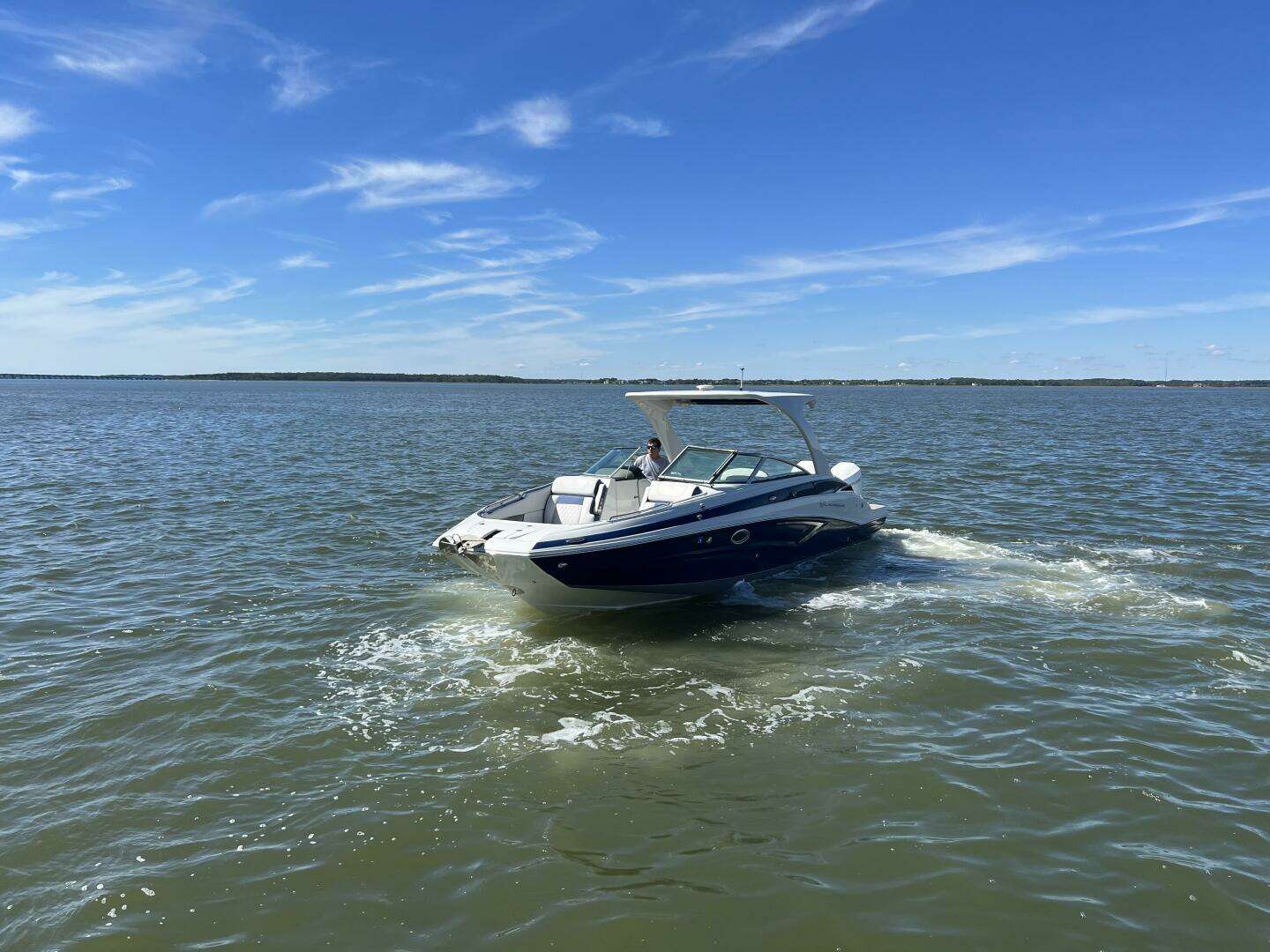 2022 Crownline E305 XS - Image 3