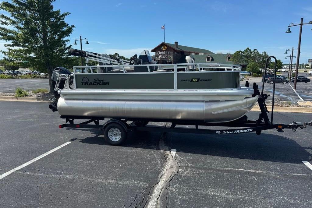 2026 Sun Tracker Bass Buggy 16 XL Select
