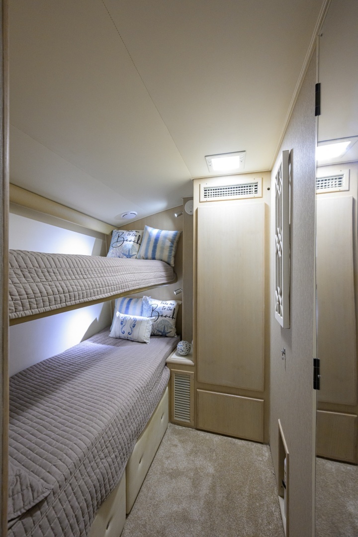 1992 Hatteras 46 Convertible - Image 33