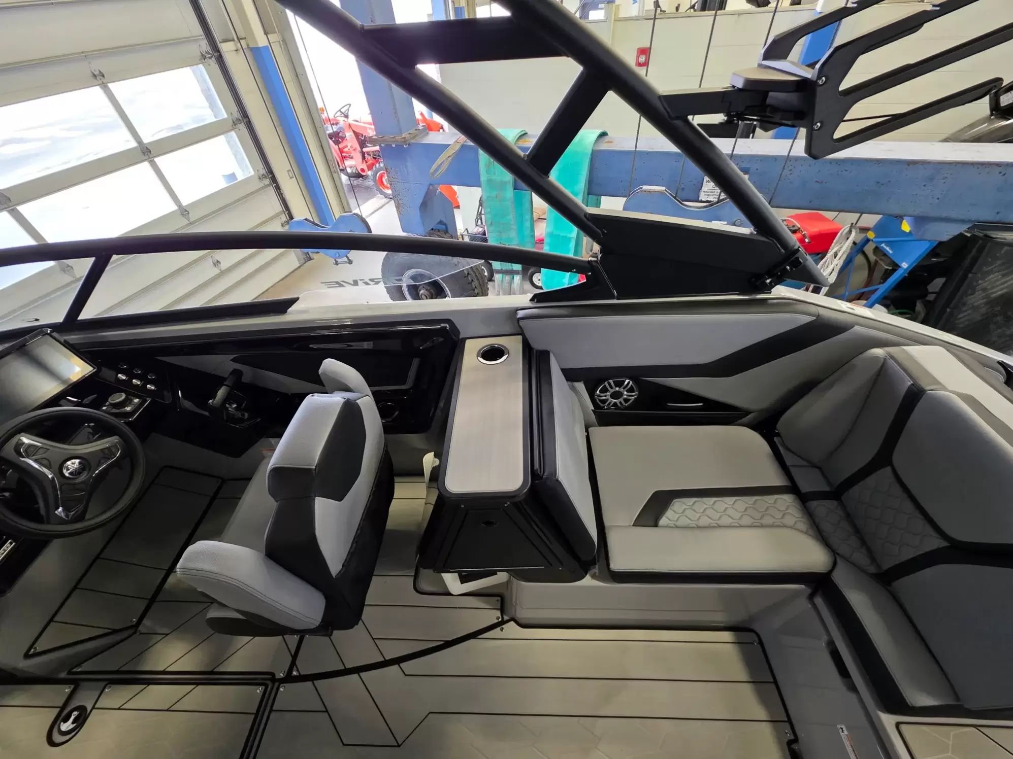 2026 Yamaha Boats 255XD - 9