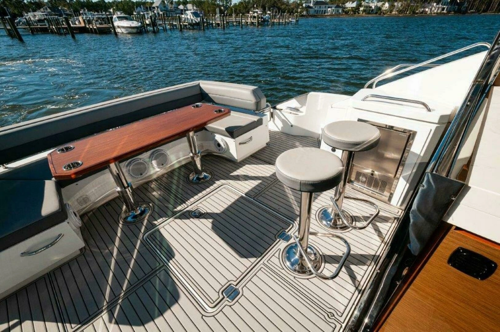 2020 Cruisers Yachts 60 Cantius - Image 37