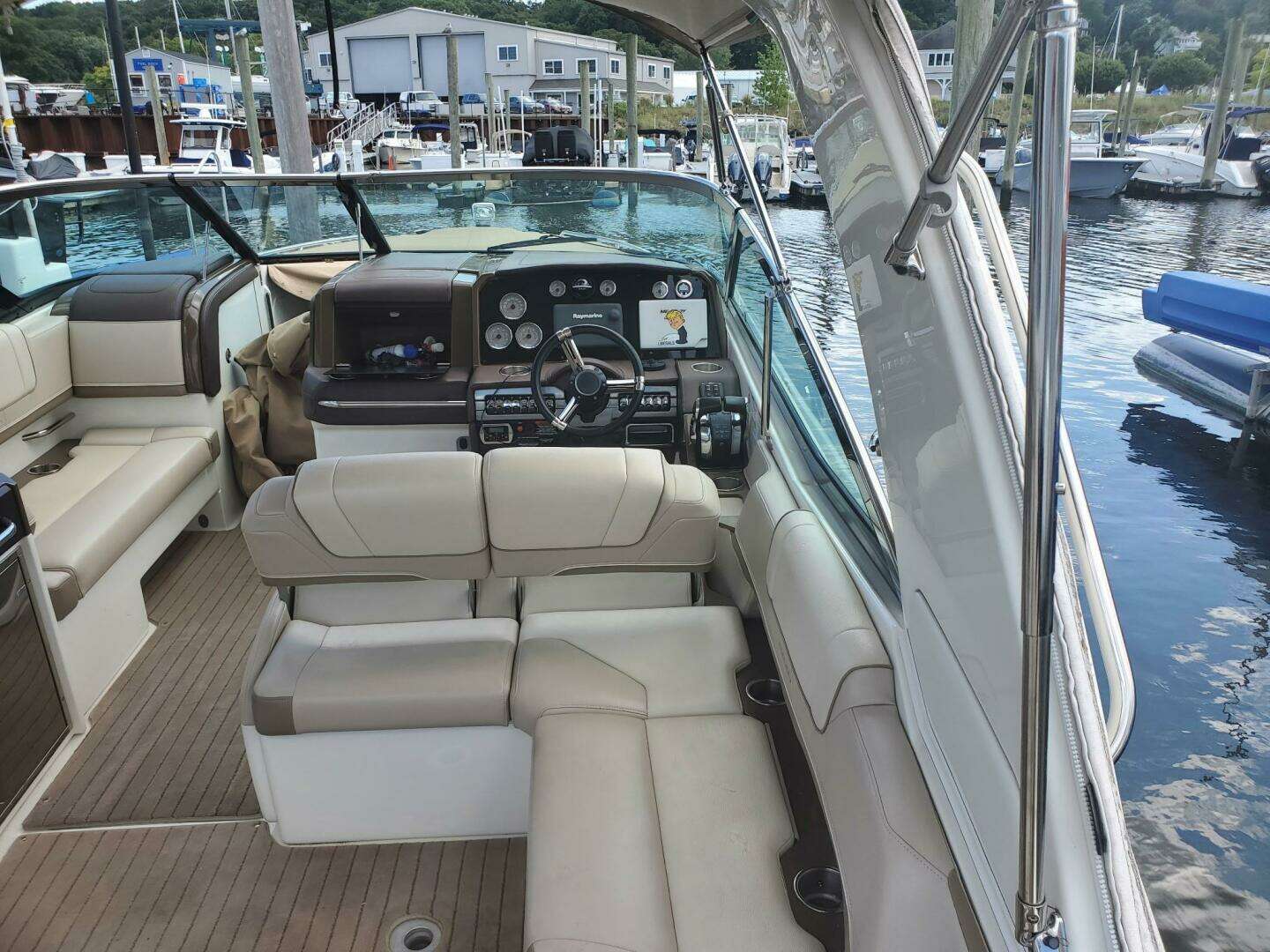 2015 Formula 330 Crossover Bowrider - Image 7