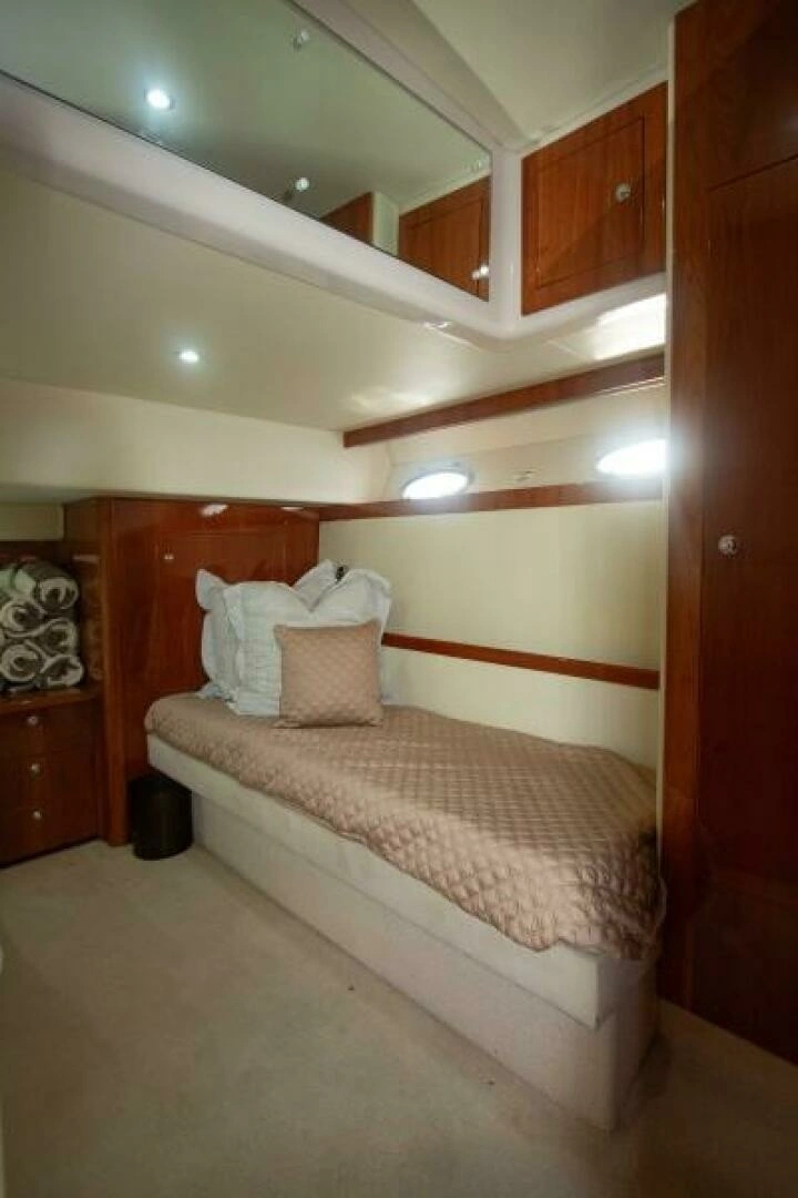 2012 Riviera 50 Sport Yacht - Image 14