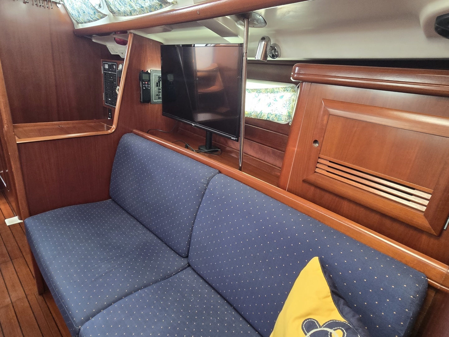 2004 Beneteau 423 - Image 33