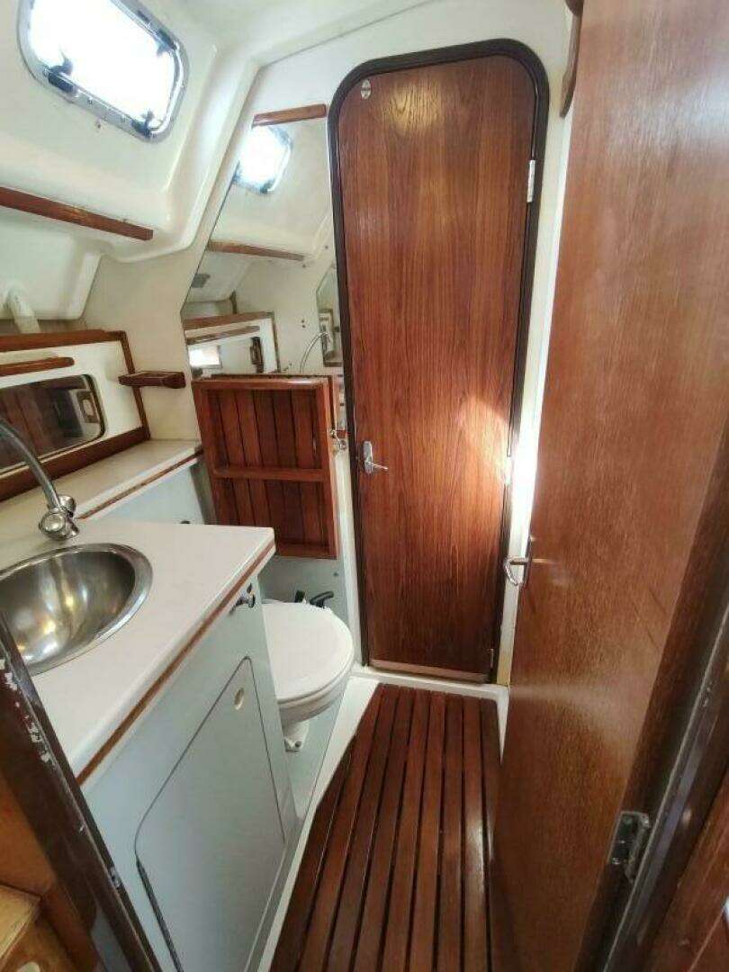 1987 Hunter 37 Legend - Image 34