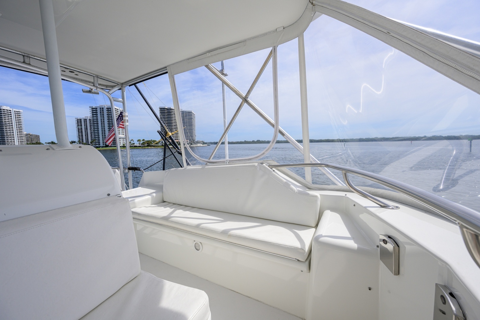 1992 Hatteras 46 Convertible - Image 16