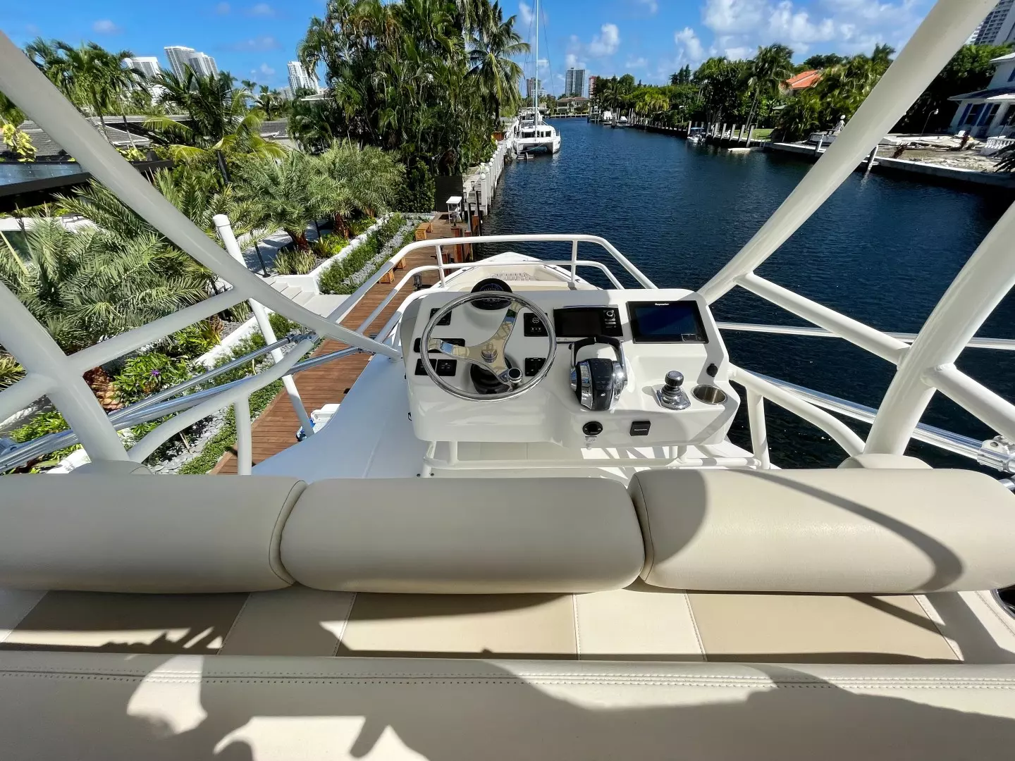 2016 Boston Whaler 420 Outrage - Image 6