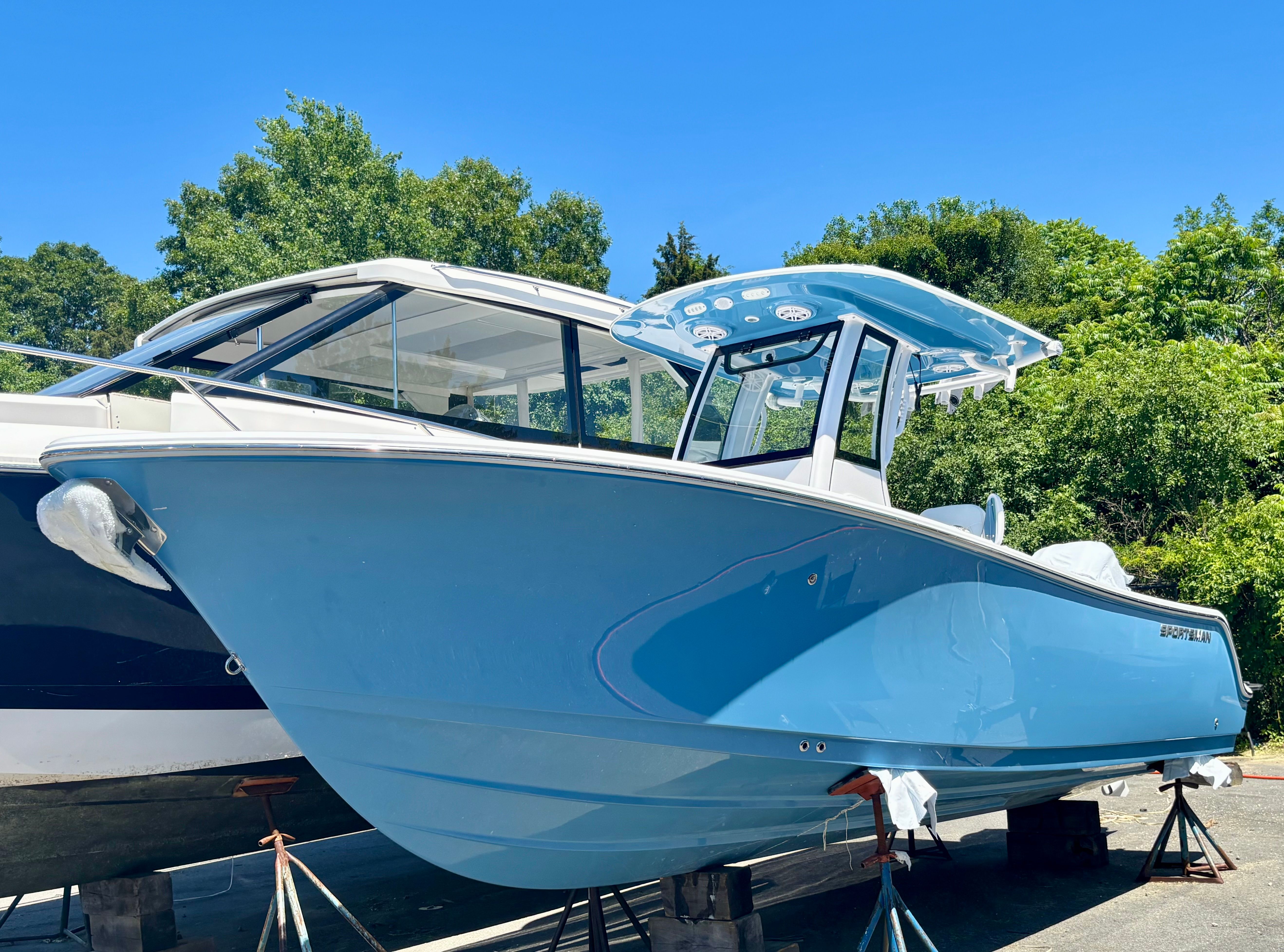 2026 Sportsman Open 232 Center Console