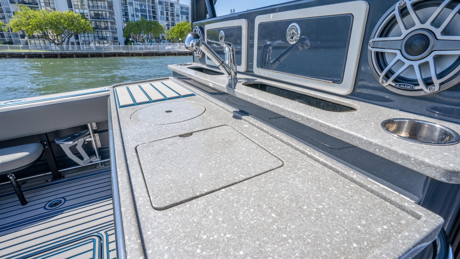 2016 Hydra-Sports 4200 Siesta - Image 13