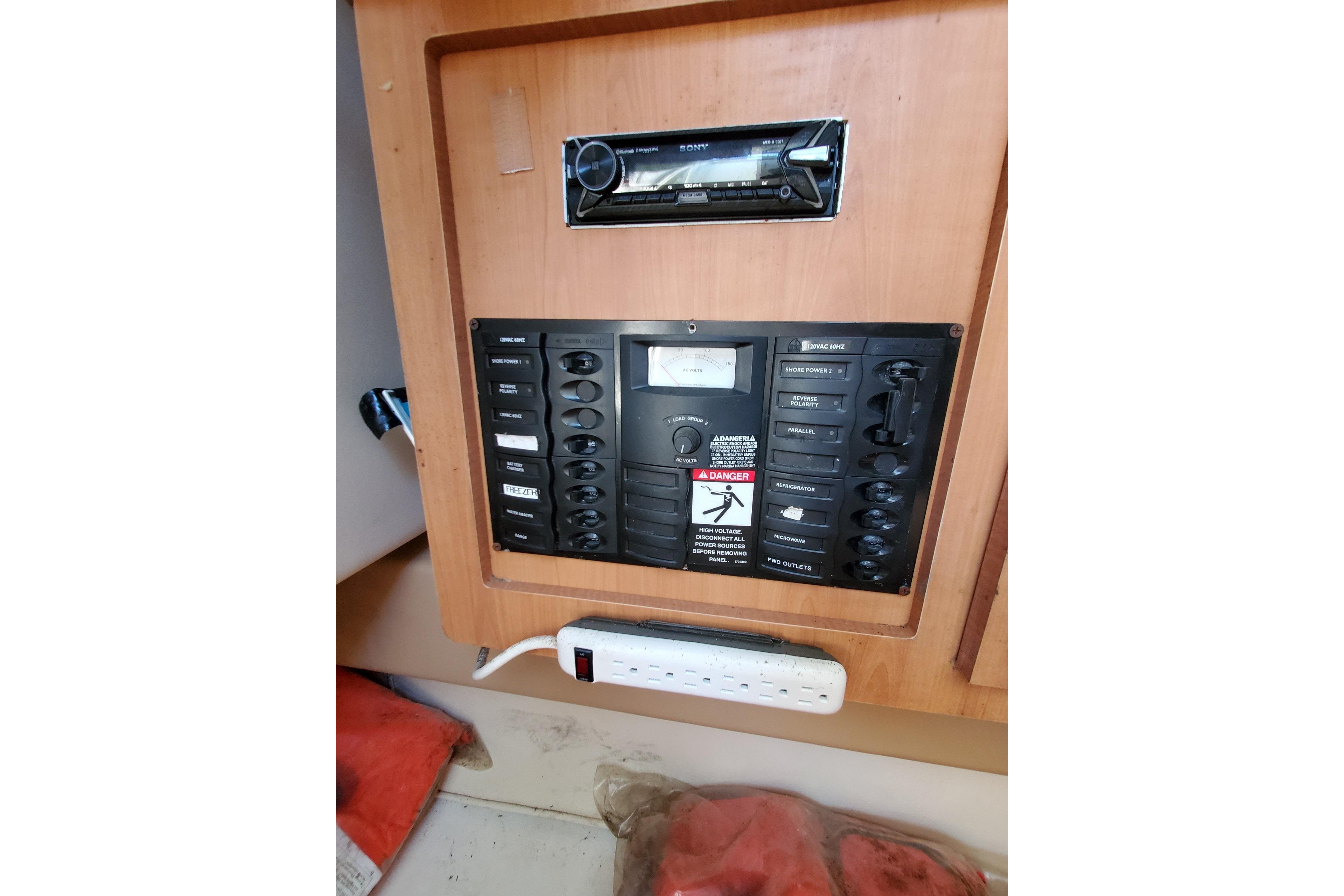 2007 Bayliner Discovery 246 - 11