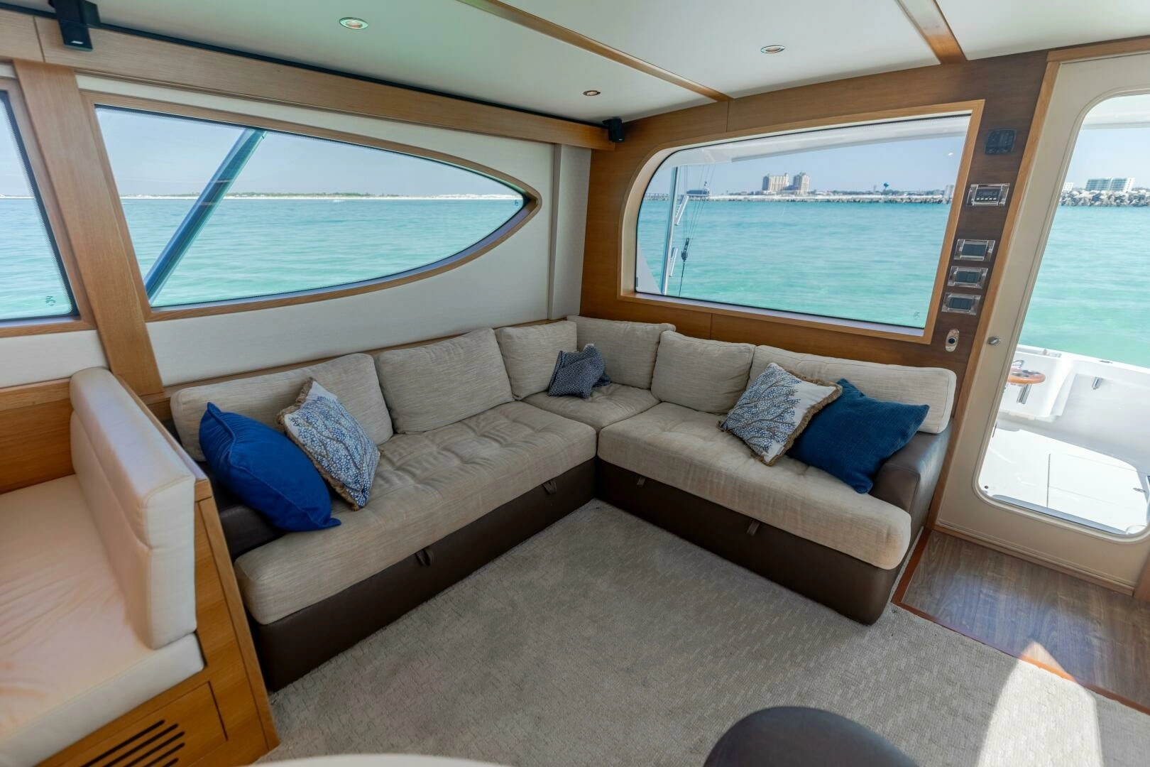 2016 Hatteras GT60 - Image 5
