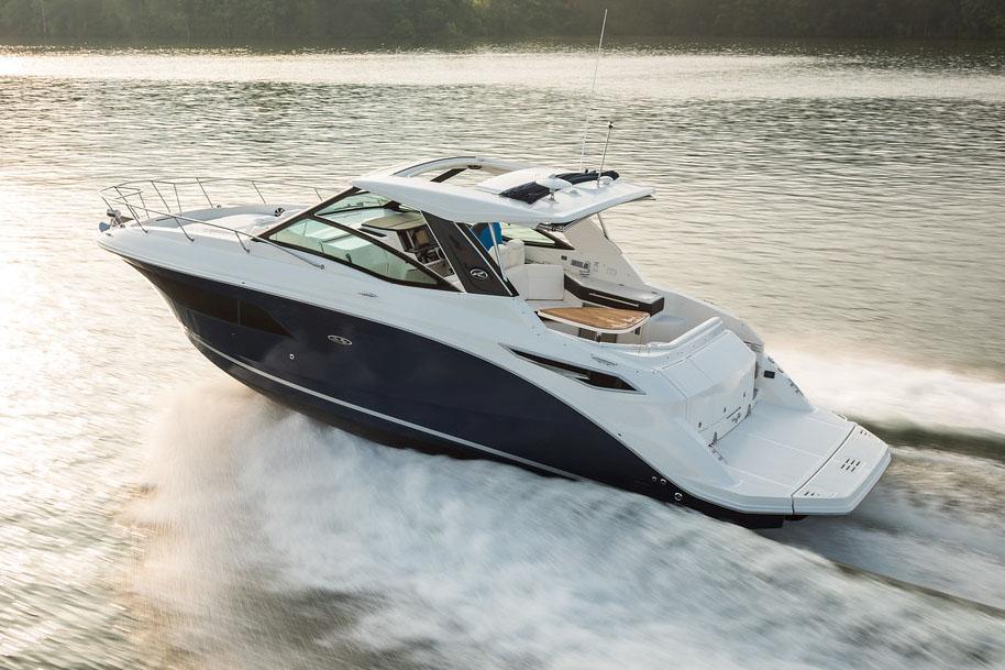 Manufacturer Provided Image: 2022 Sea Ray Sundancer 320 cruising on water.