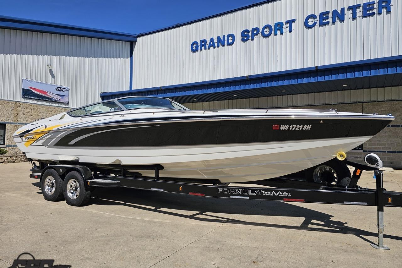 2014 Formula 292 FASTech boat on trailer at Grand Sport Center.