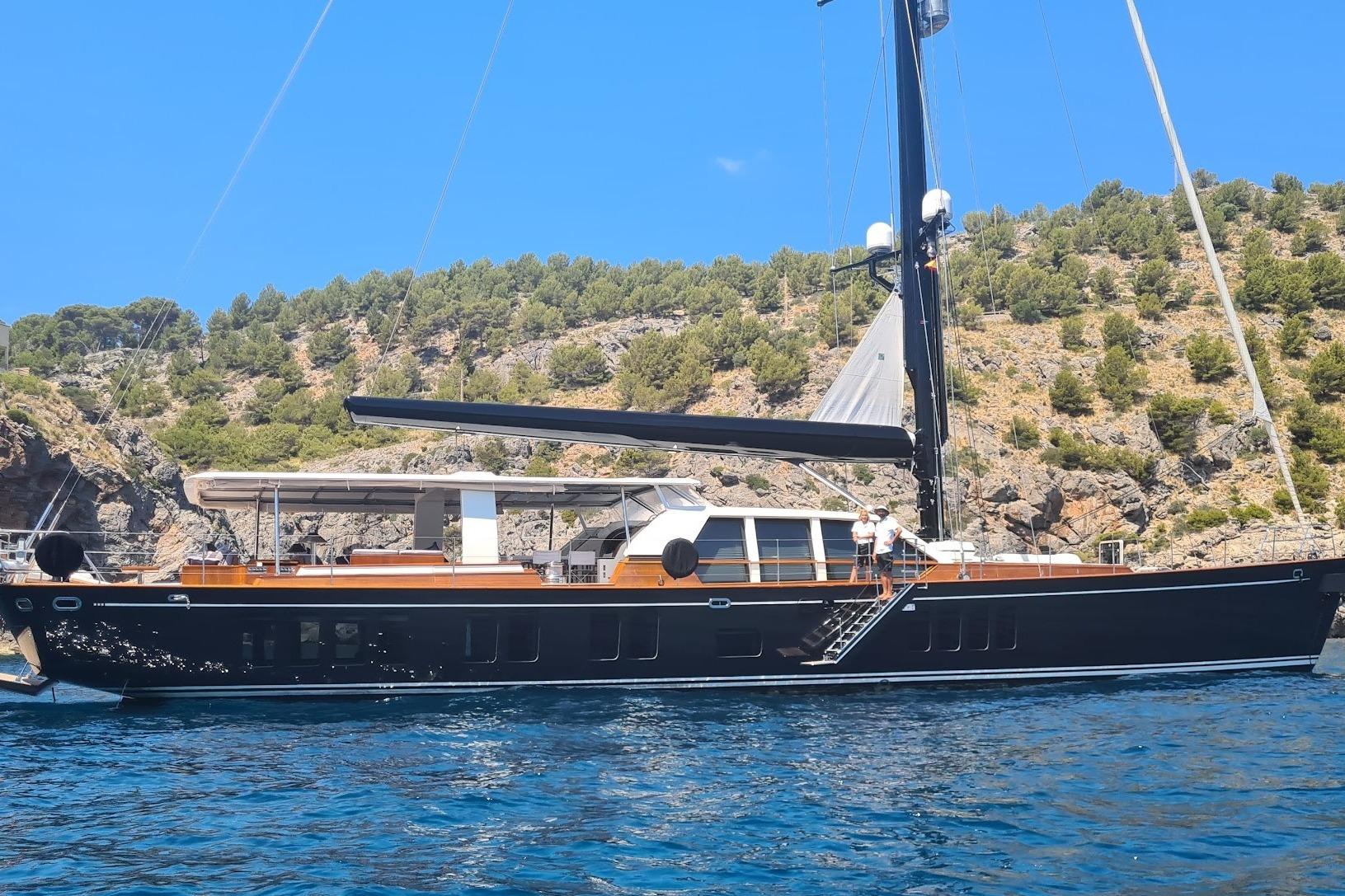 2011 Pendennis 105