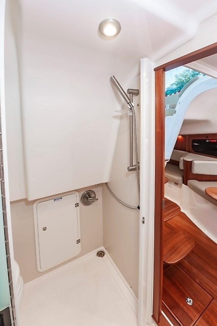 2015 Pursuit 385 OS - Image 44