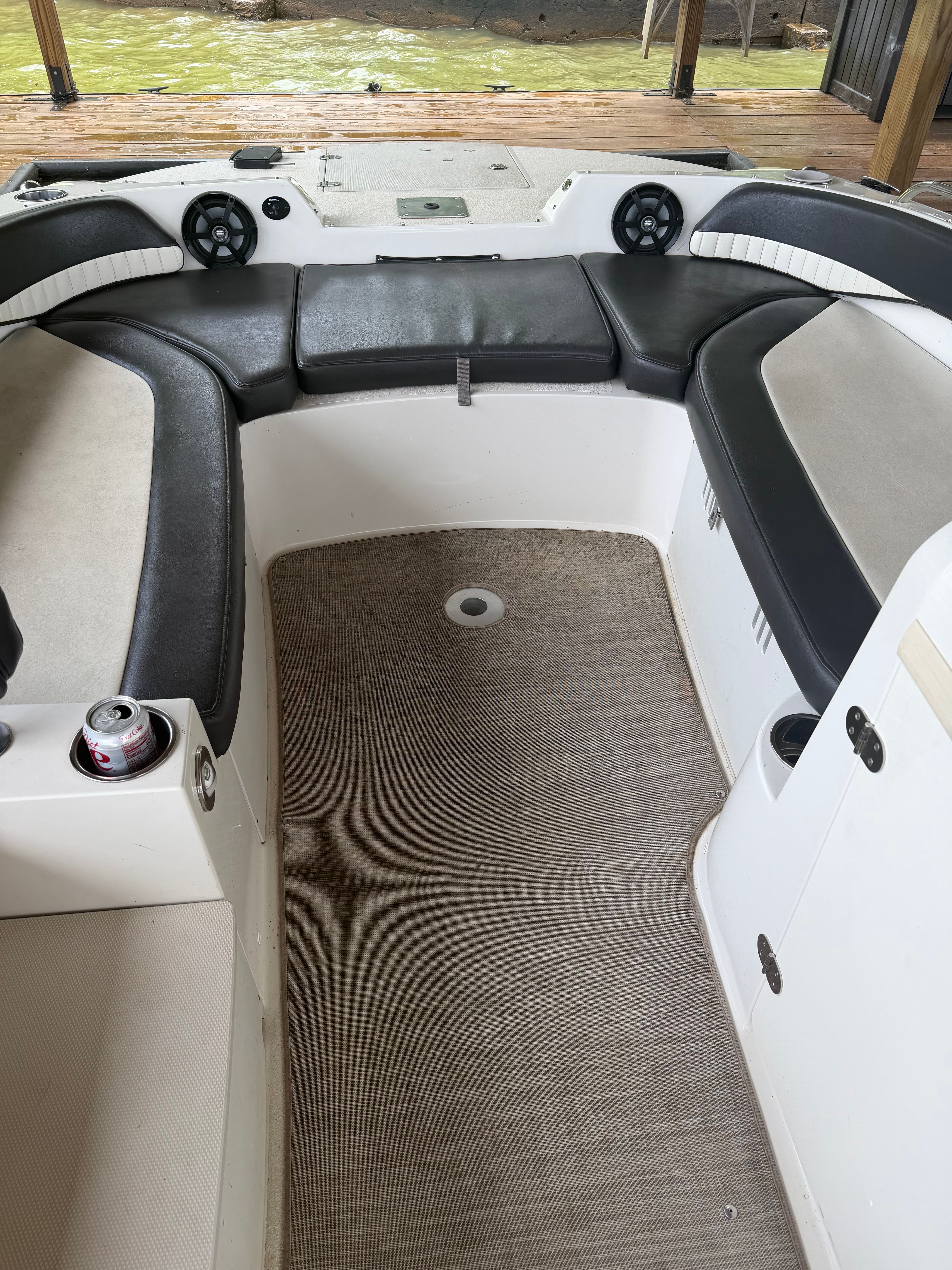 2018 Stingray 212 SC - 10