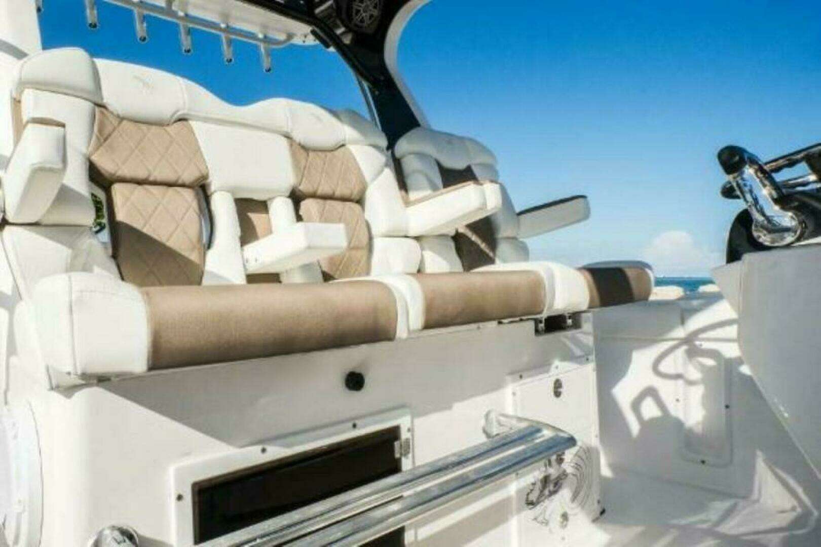 2025 Edgewater 370CC - Image 7
