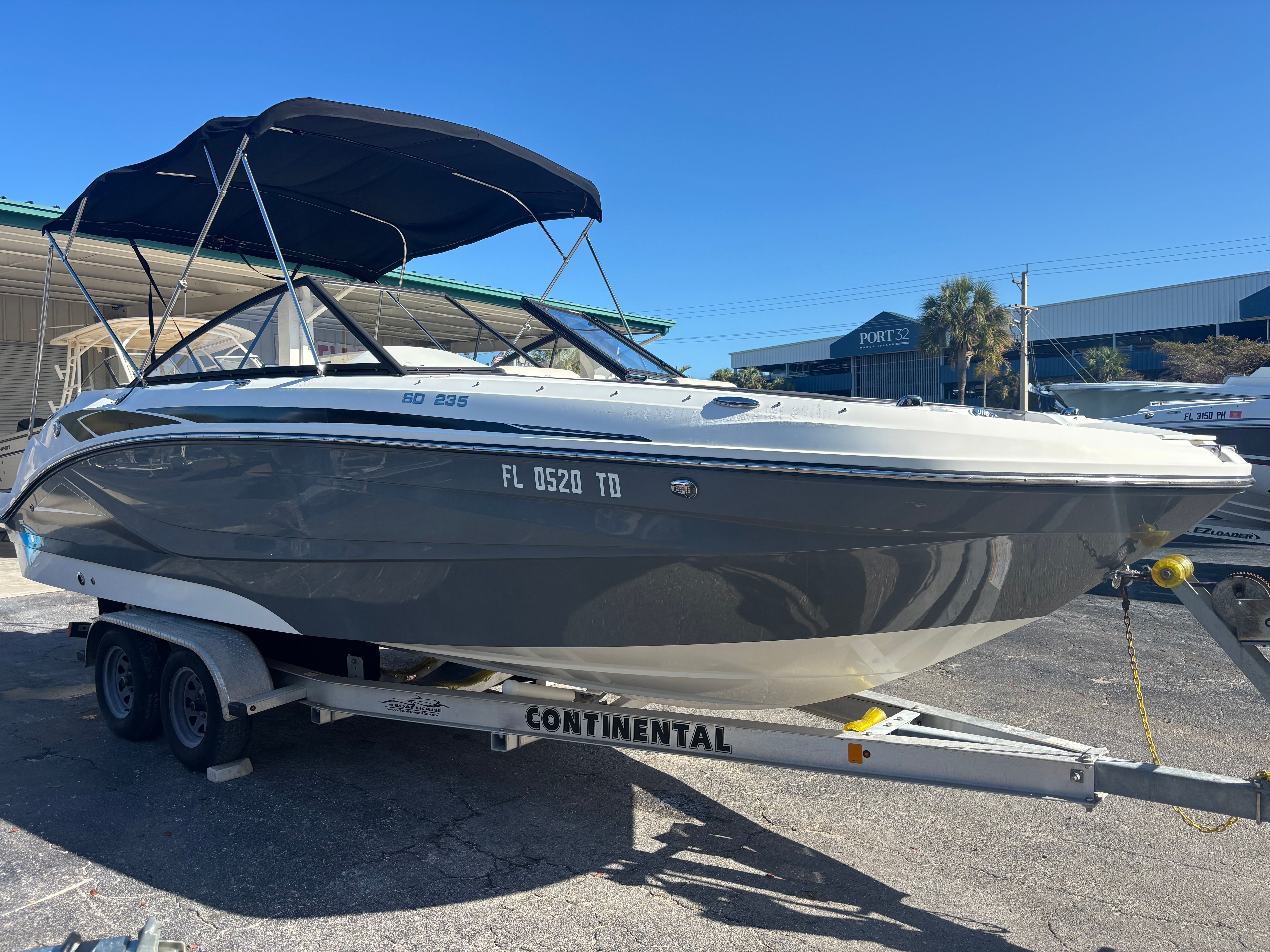 2022 Hurricane SunDeck 235 OB