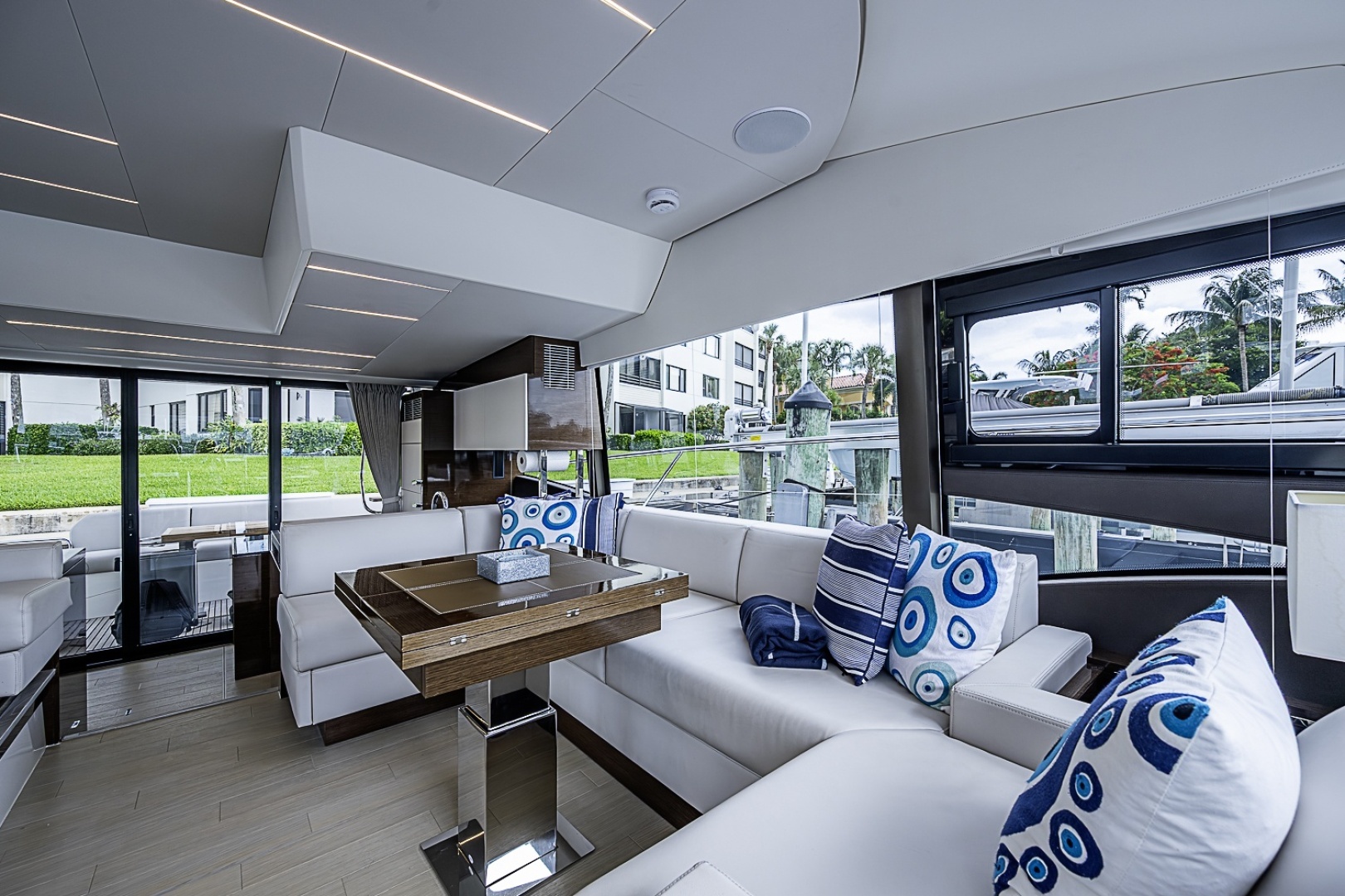 2021 Prestige 520 - Image 31