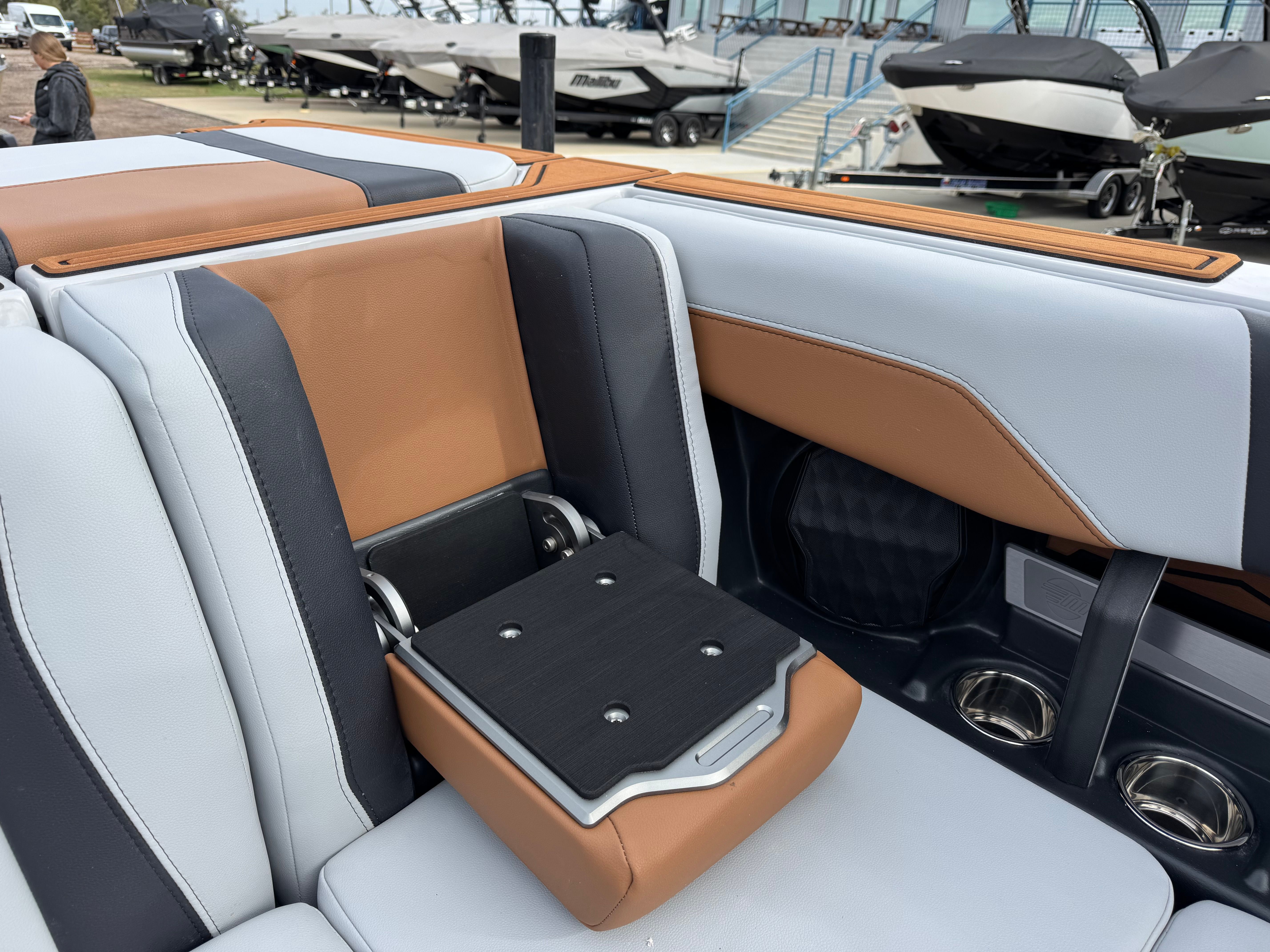 2026 MALIBU 23 MXZ - Image 18