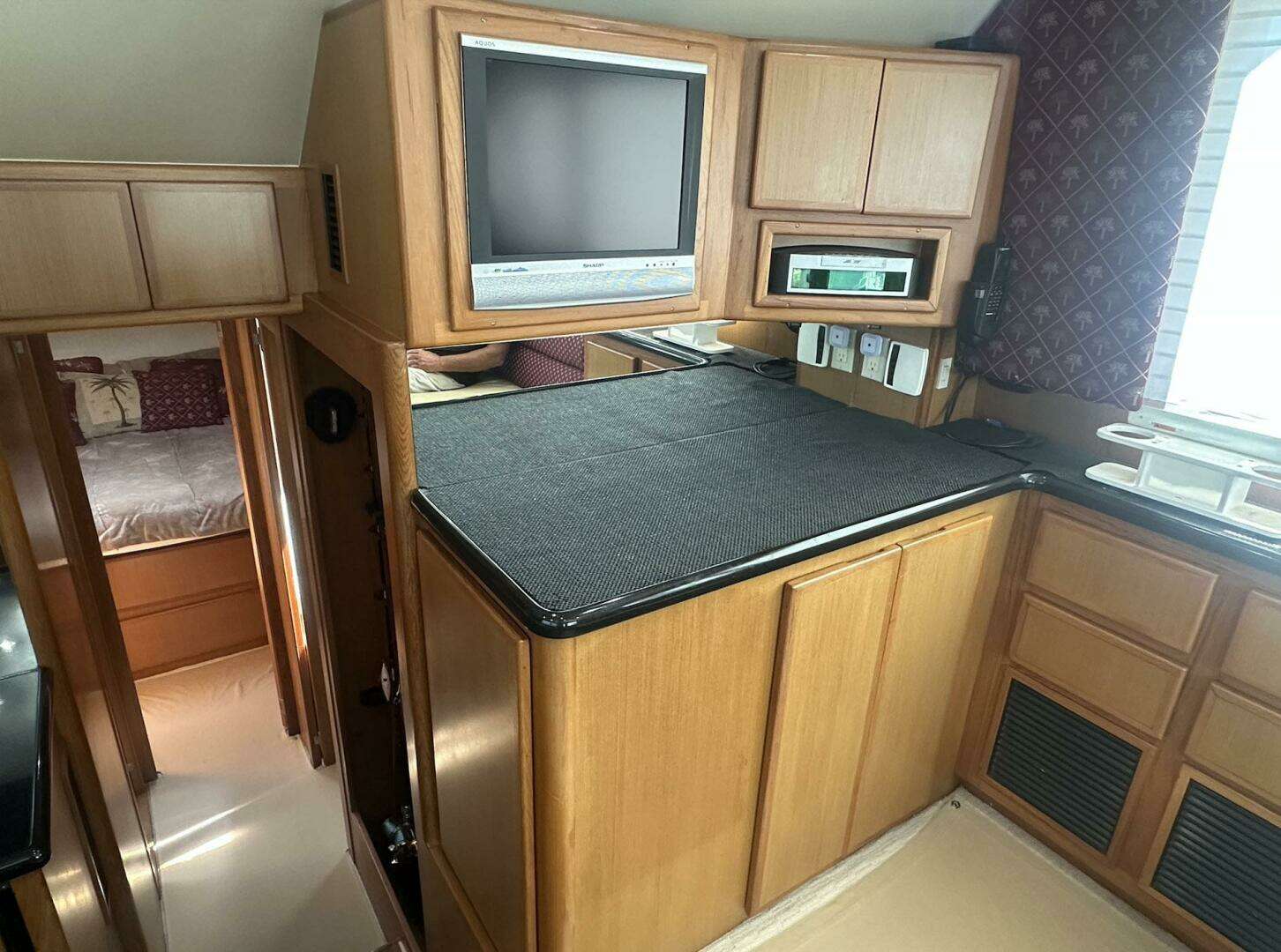 2006 Henriques 42 Convertible - Image 14