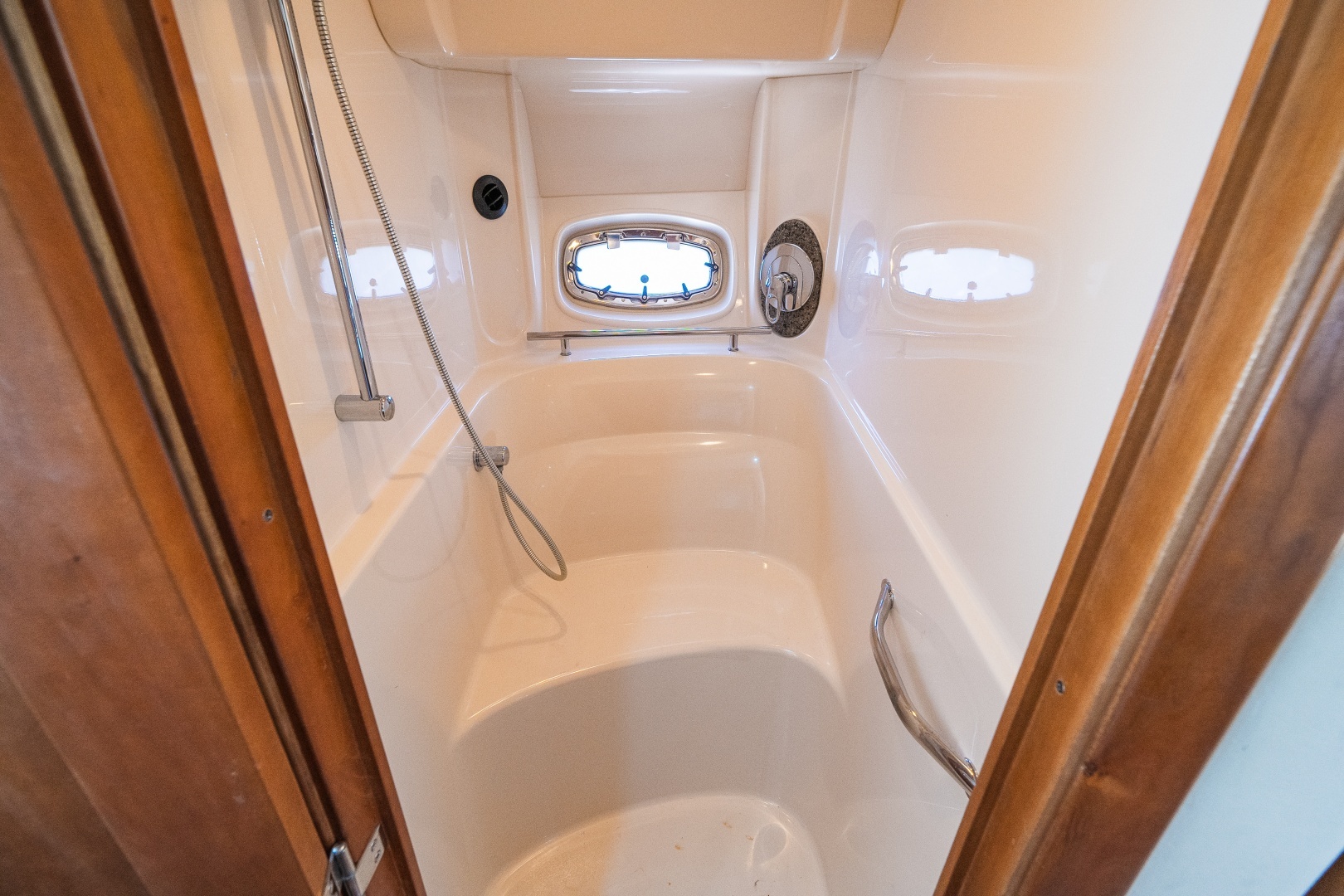 2005 Sea Ray 480 Motor Yacht - Image 46