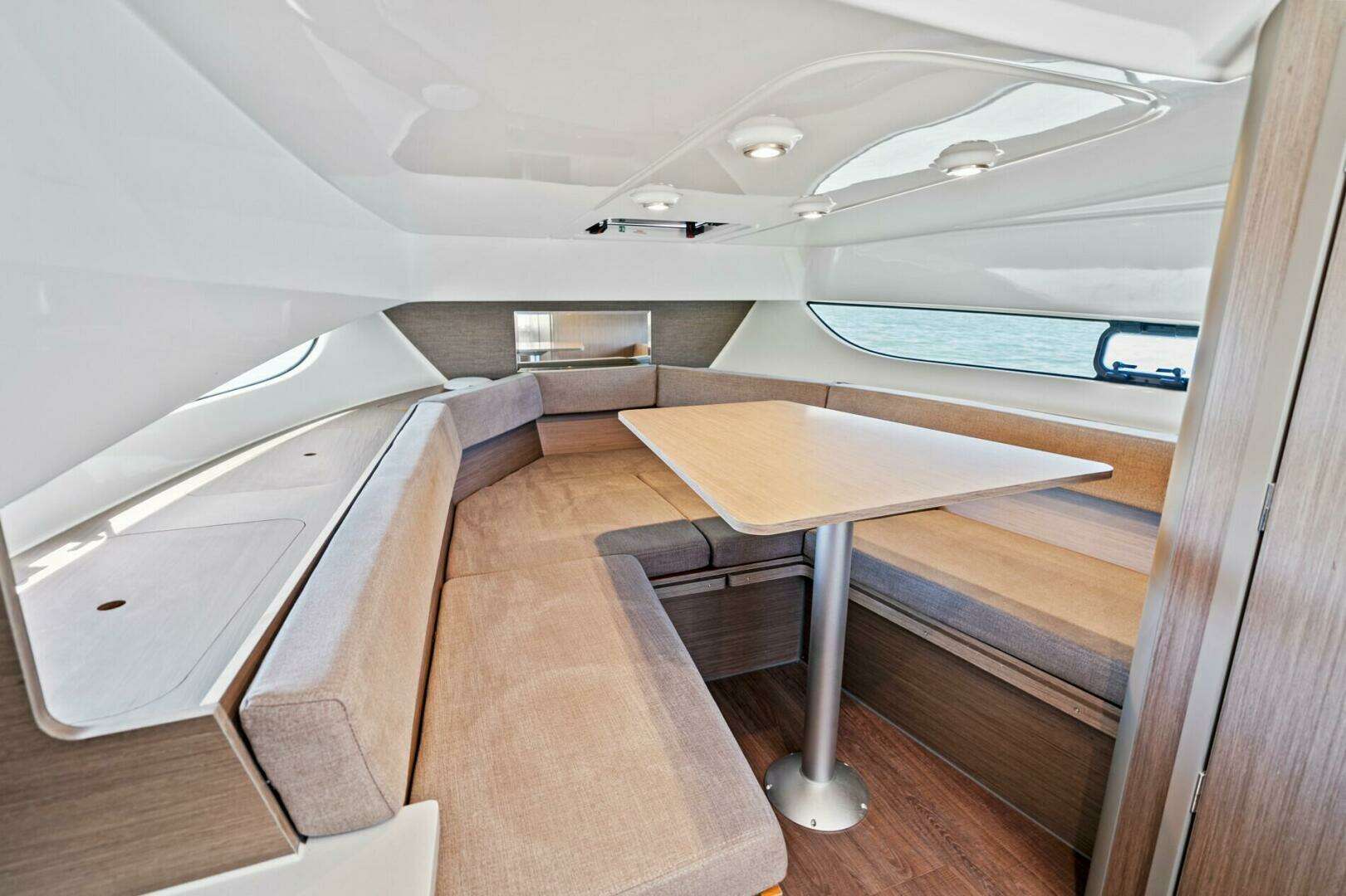 2026 Beneteau Flyer 9 SUNdeck - Image 10