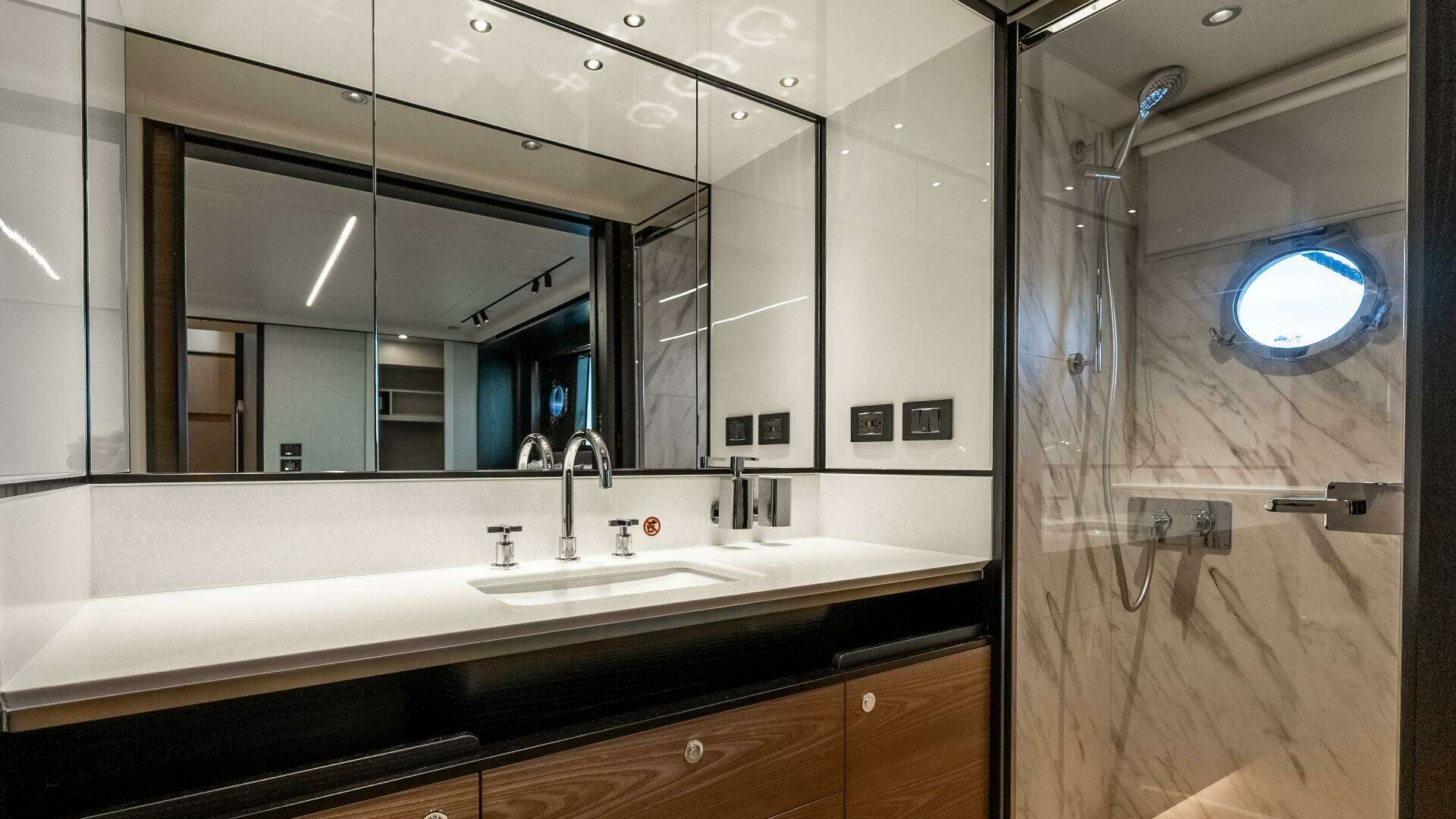 2025 Absolute Navetta 64 - Image 44