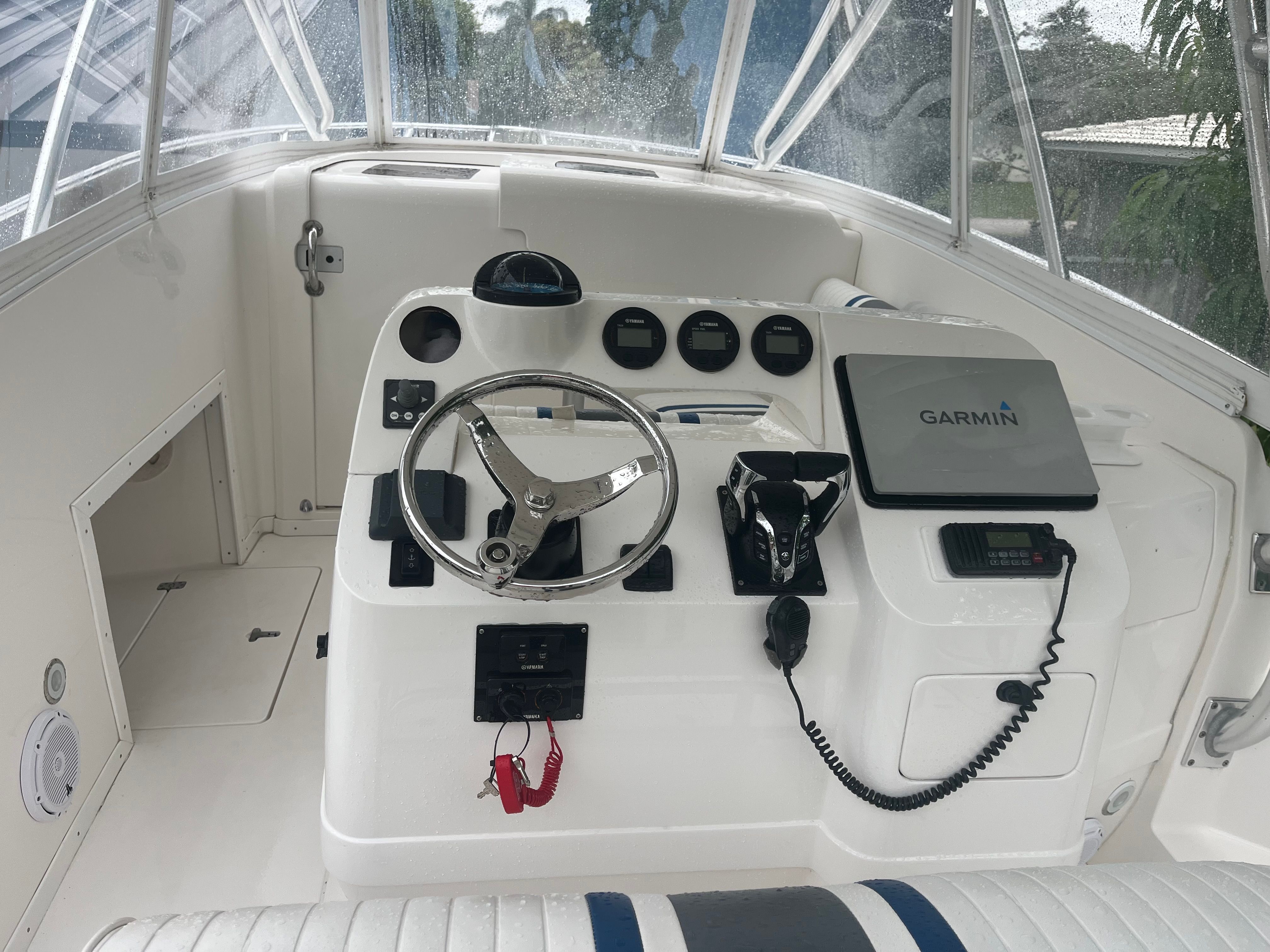 2007 Intrepid 310 - 3