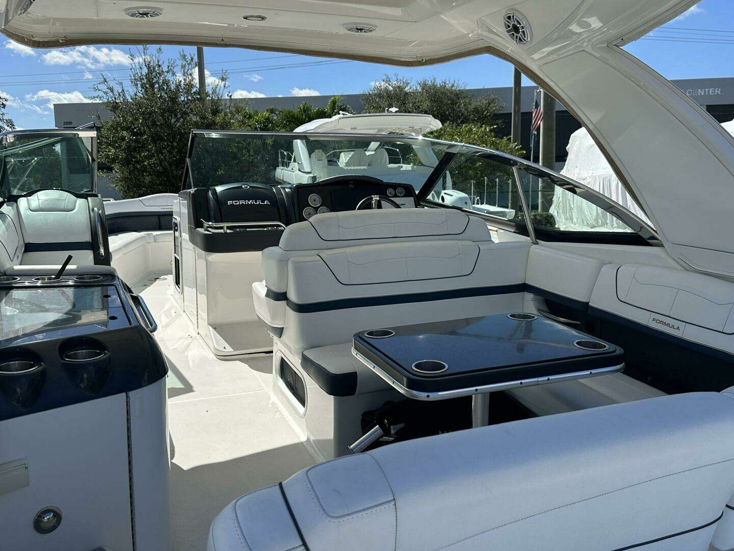 2021 Formula 350 Crossover Bowrider OB - Image 14
