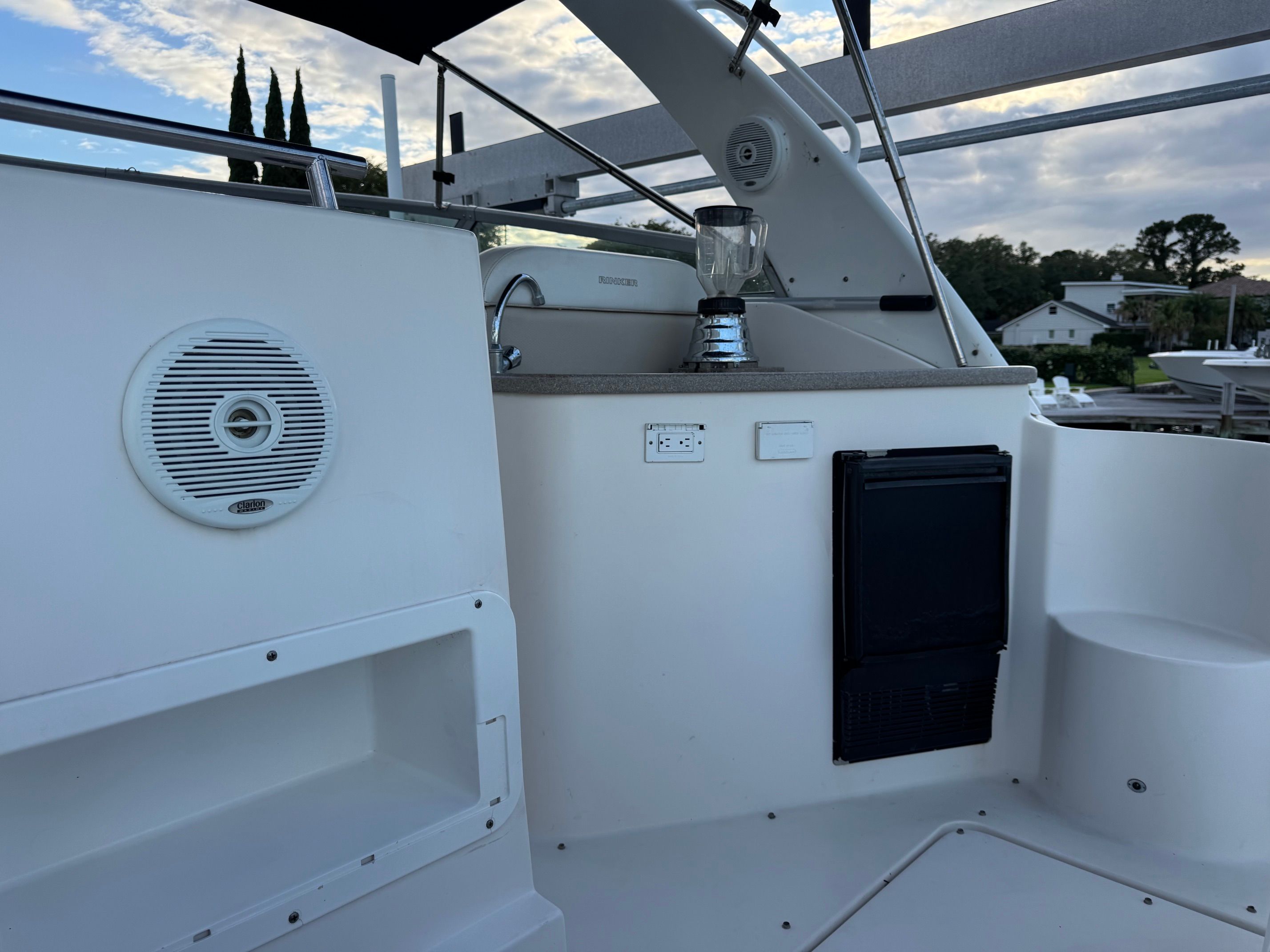 2007 Rinker 300 Express Cruiser - 8