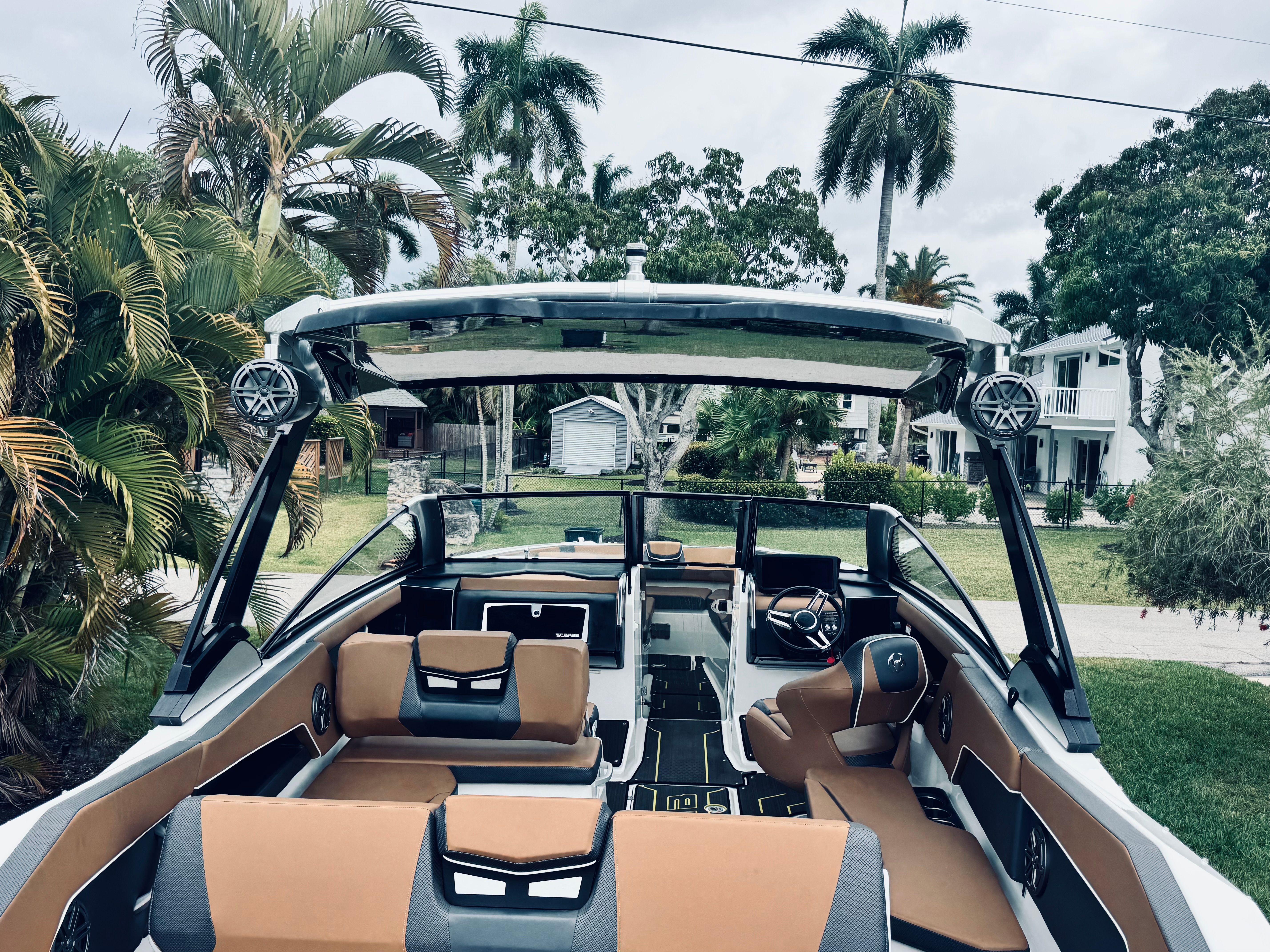 2024 Scarab 285 ID factory Tour boat - 7