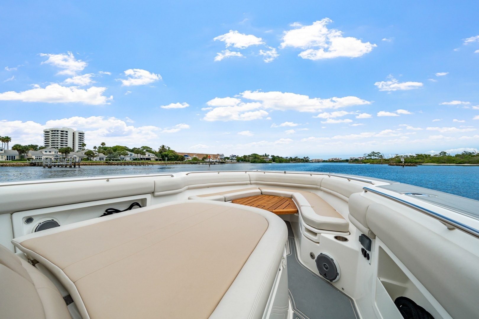 2018 Boston Whaler 380 Outrage - Image 8