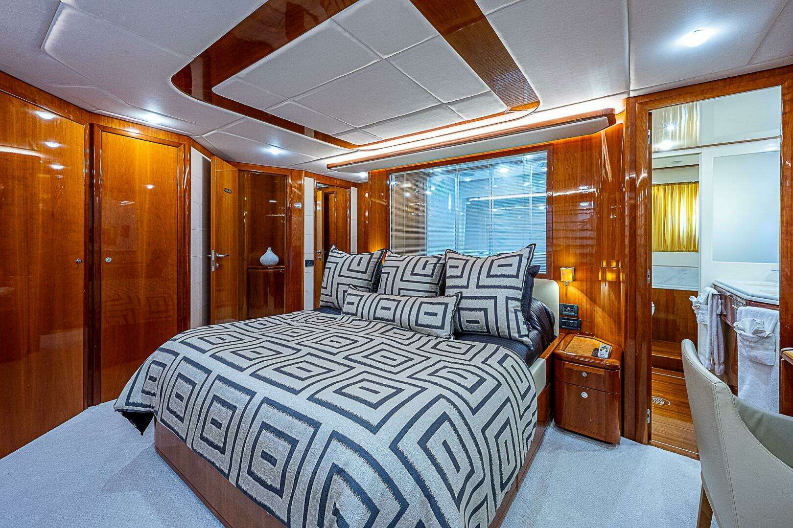 2006 Ferretti Yachts 830 - Image 82