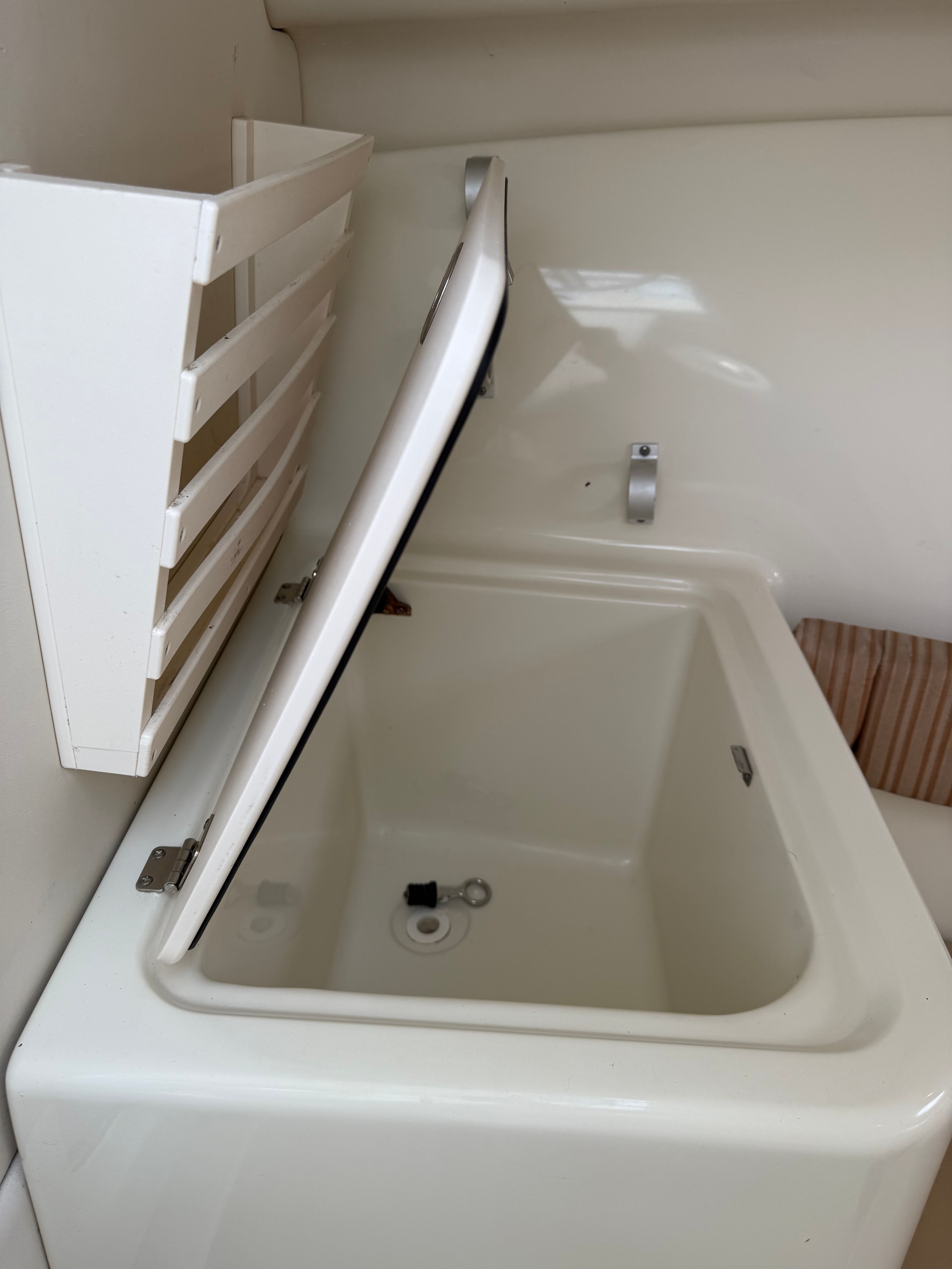 Interior of a 2008 Hydra-Sports Vector 2200 VX boat.