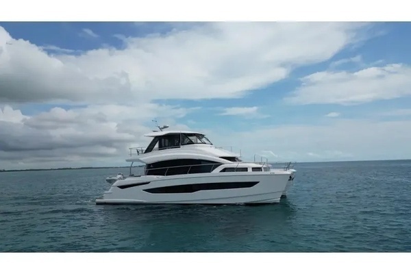 2025 Aquila 54 YACHT