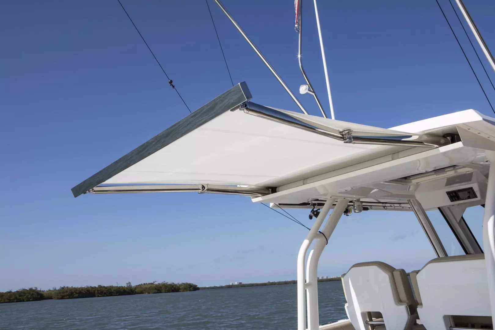 2021 Pursuit S328 - Image 22